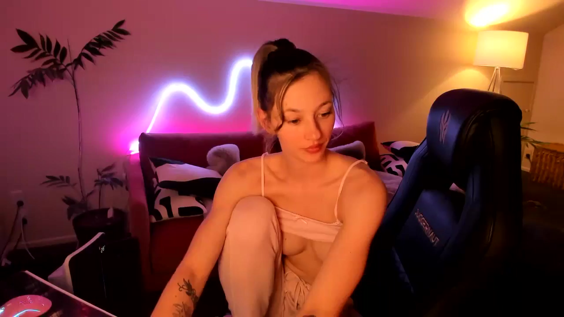 Gallery image thumbnail from Alice_NZ's myfreecams stream on, 08/15/2024, 08:57 image 20 of 20