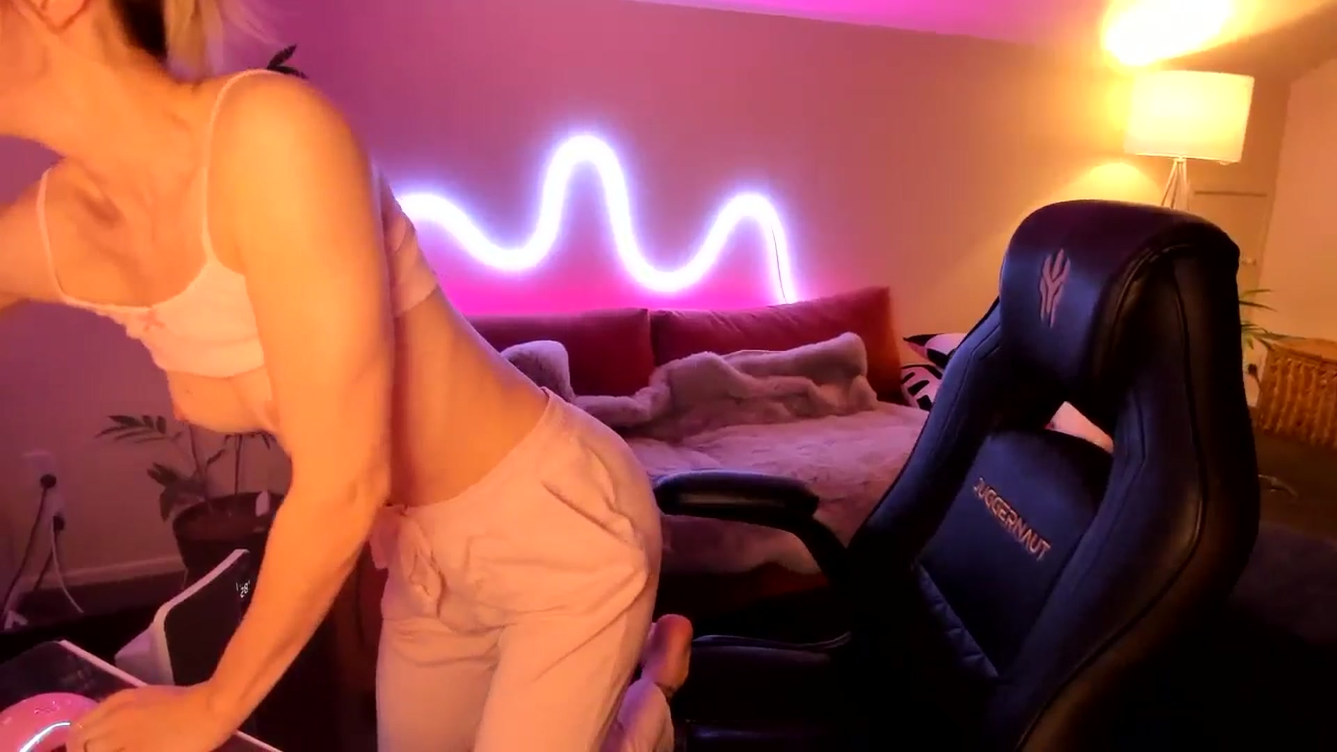 Gallery image thumbnail from Alice_NZ's myfreecams stream on, 08/15/2024, 09:10 image 12 of 20