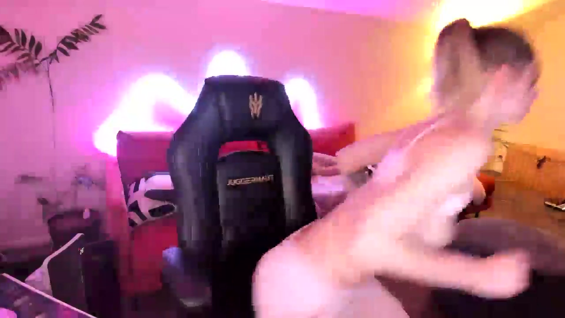 Gallery image thumbnail from Alice_NZ's myfreecams stream on, 08/15/2024, 10:35 image 3 of 20