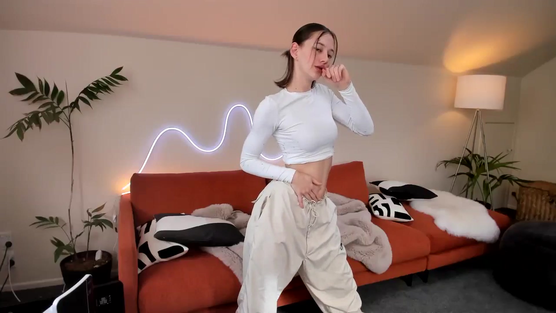 Gallery image thumbnail from Alice_NZ's myfreecams stream on, 08/16/2024, 02:50 image 17 of 20