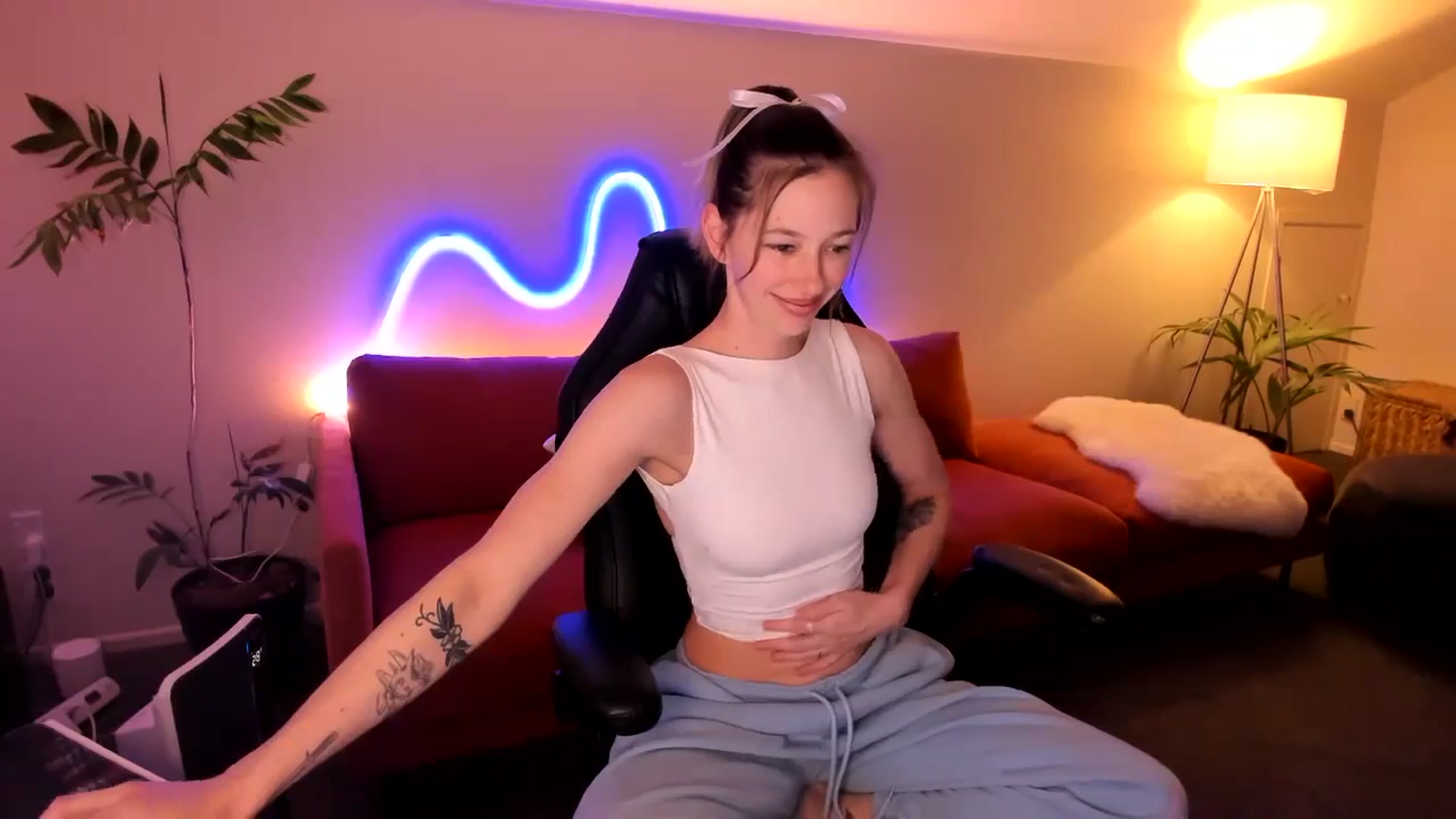 Gallery image thumbnail from Alice_NZ's myfreecams stream on, 08/25/2024, 08:46 image 13 of 20