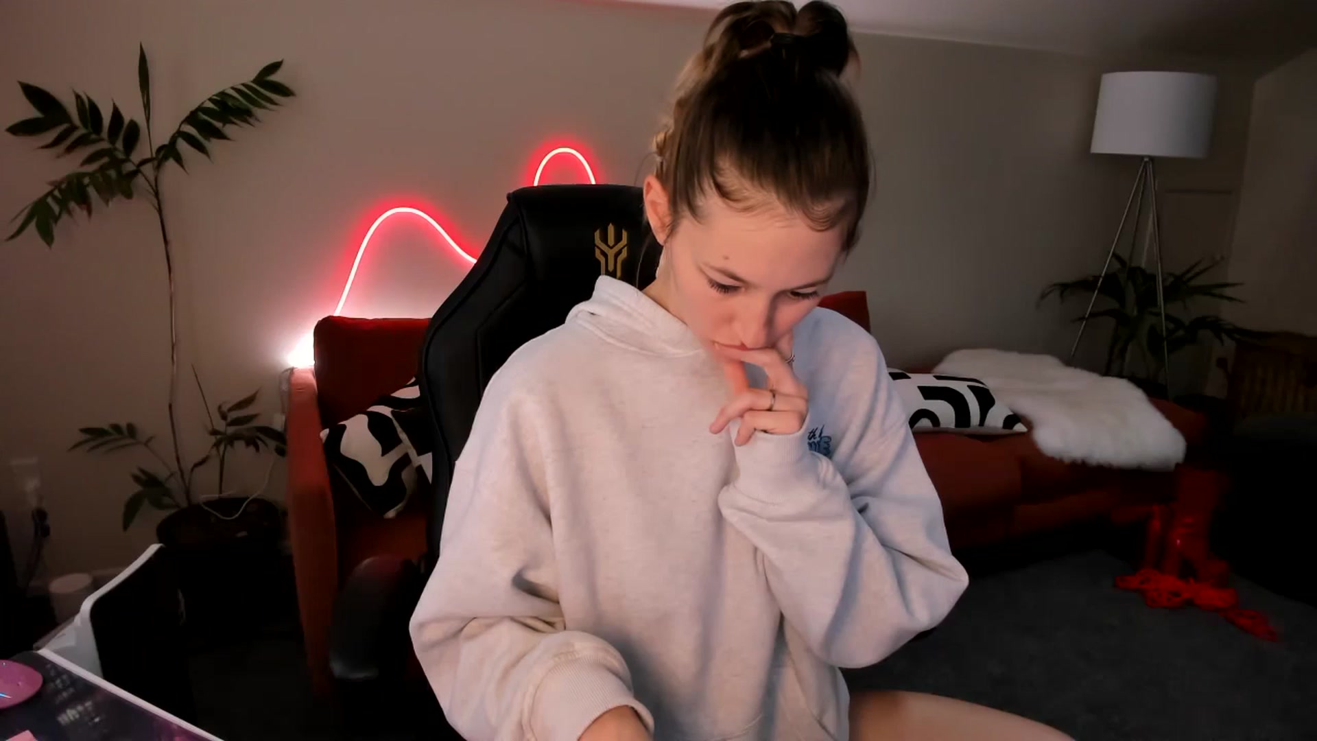 Gallery image thumbnail from Alice_NZ's myfreecams stream on, 08/29/2024, 05:53 image 4 of 20