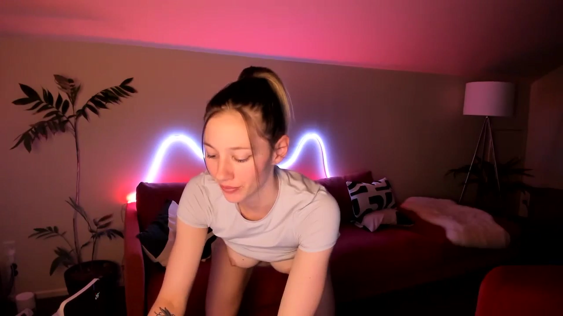 Gallery image thumbnail from Alice_NZ's myfreecams stream on, 09/06/2024, 09:48 image 13 of 20
