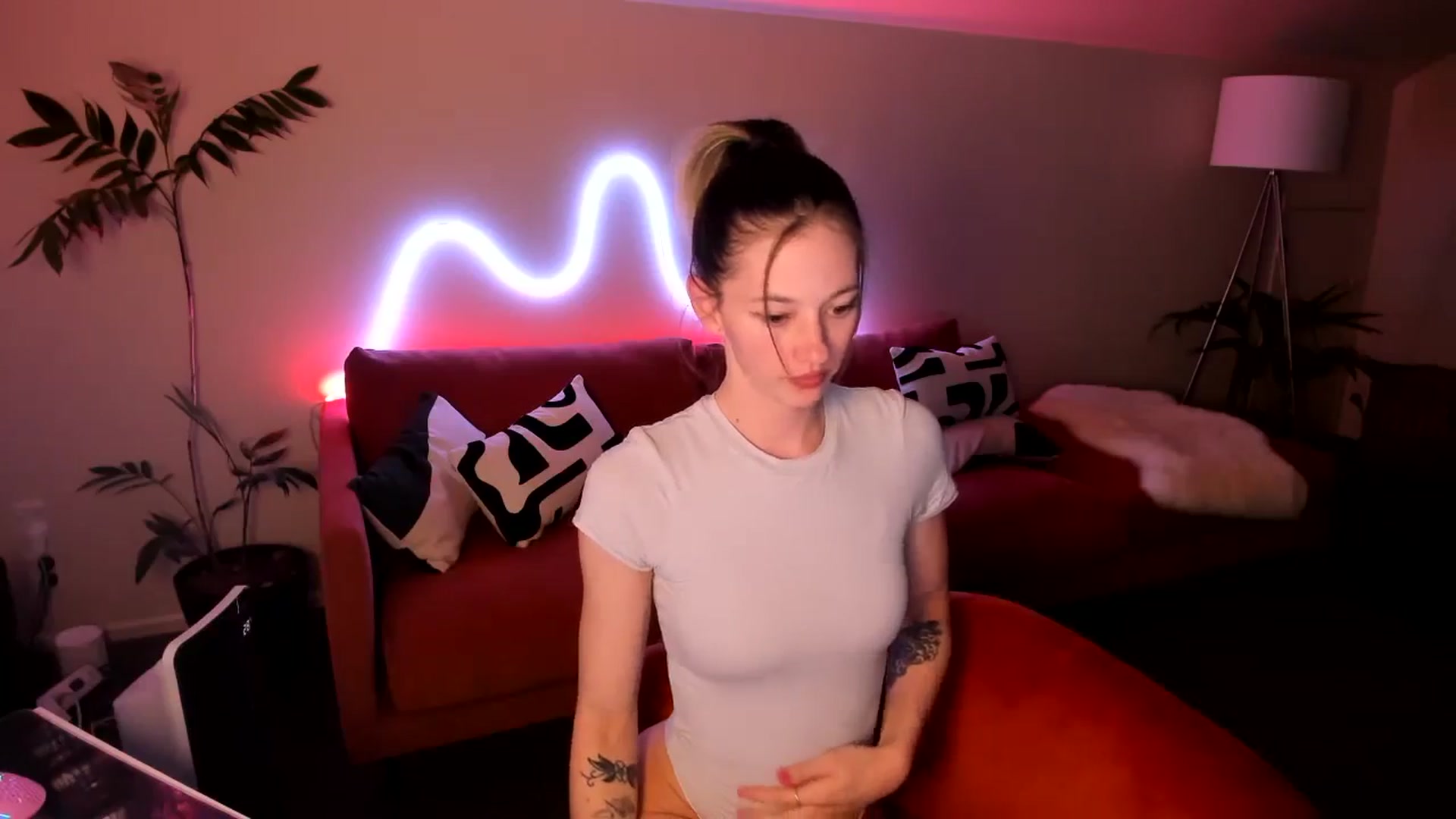 Gallery image thumbnail from Alice_NZ's myfreecams stream on, 09/06/2024, 09:48 image 4 of 20