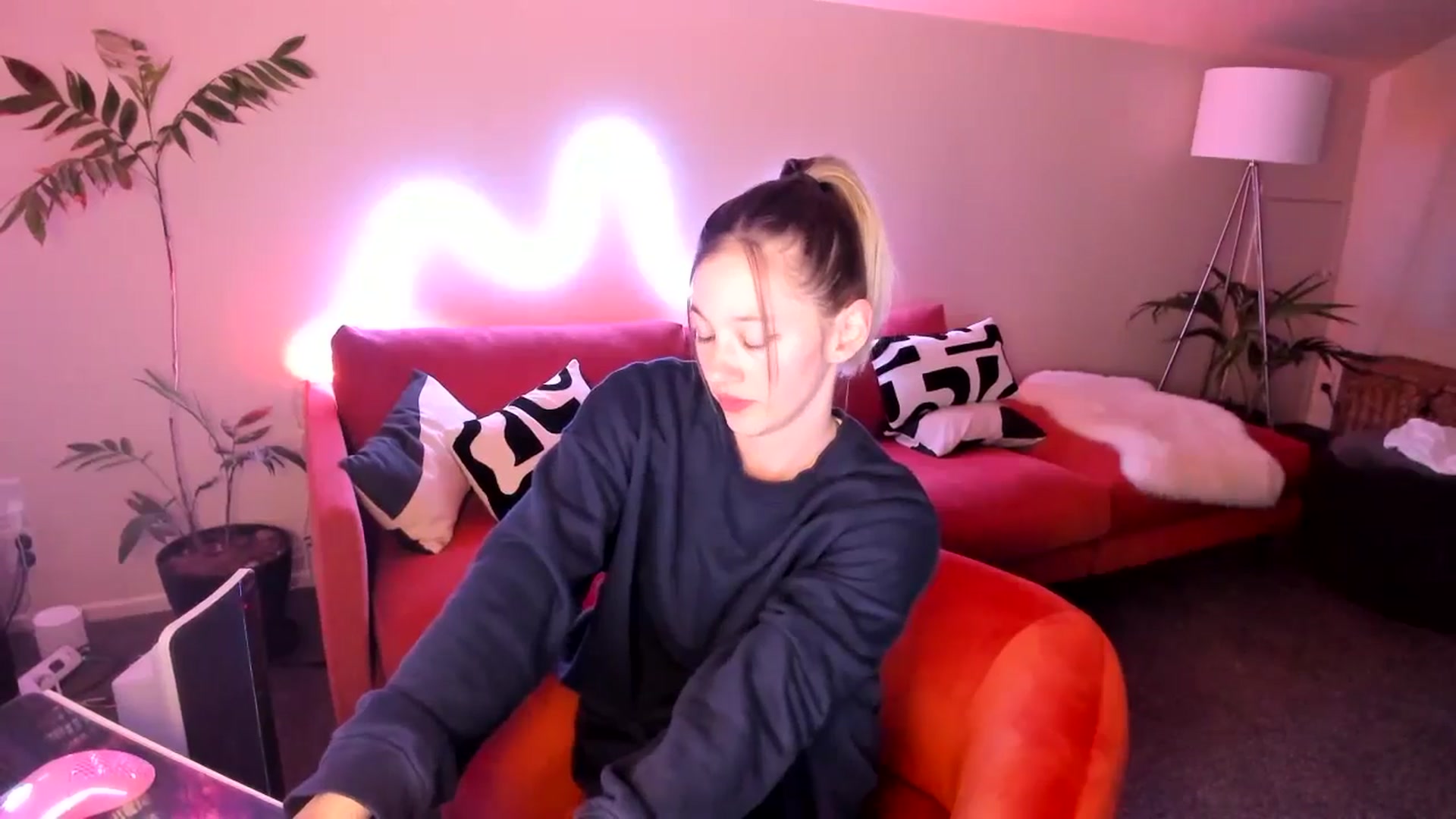 Gallery image thumbnail from Alice_NZ's myfreecams stream on, 09/07/2024, 06:48 image 17 of 20