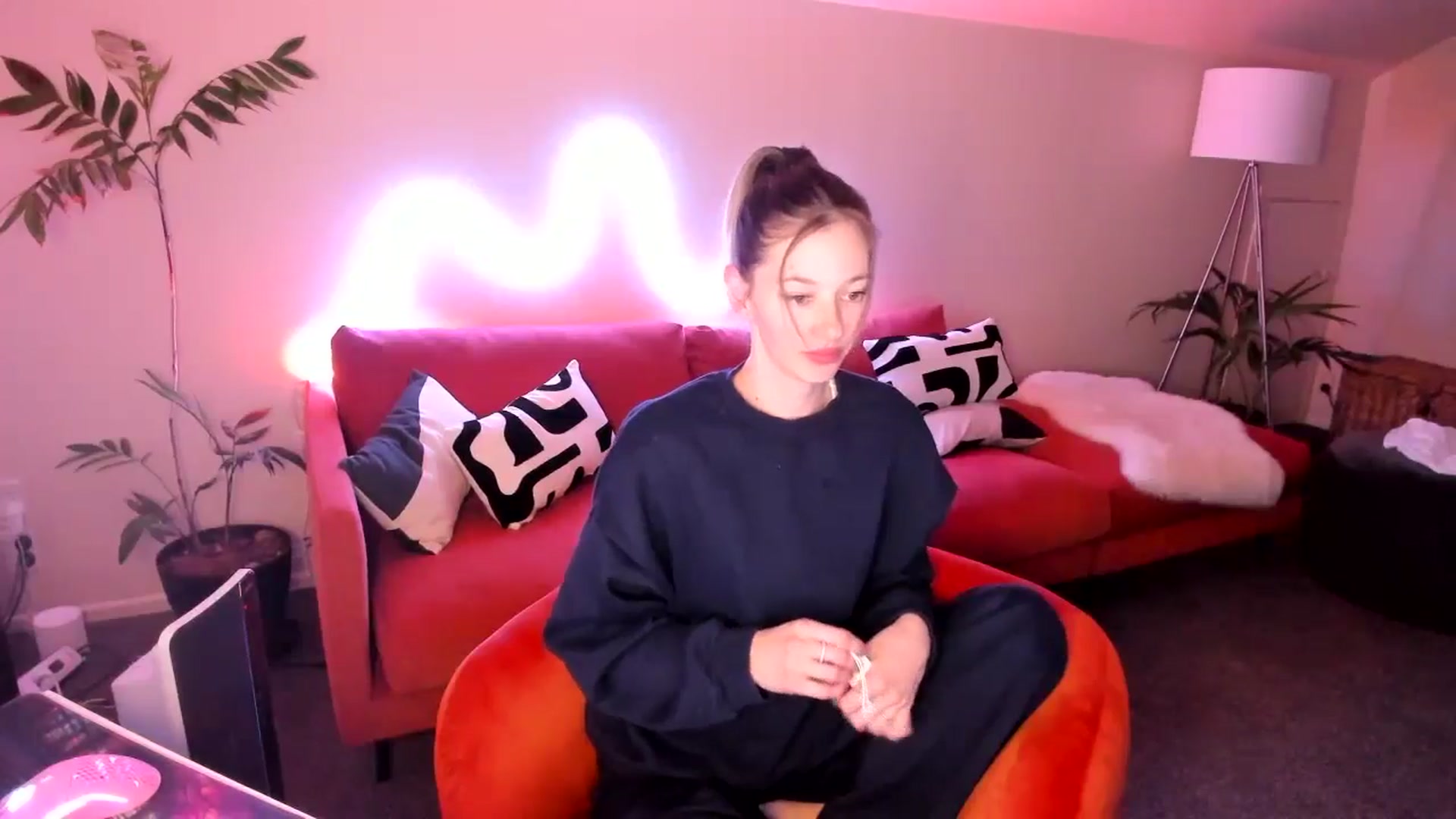 Gallery image thumbnail from Alice_NZ's myfreecams stream on, 09/07/2024, 06:48 image 12 of 20