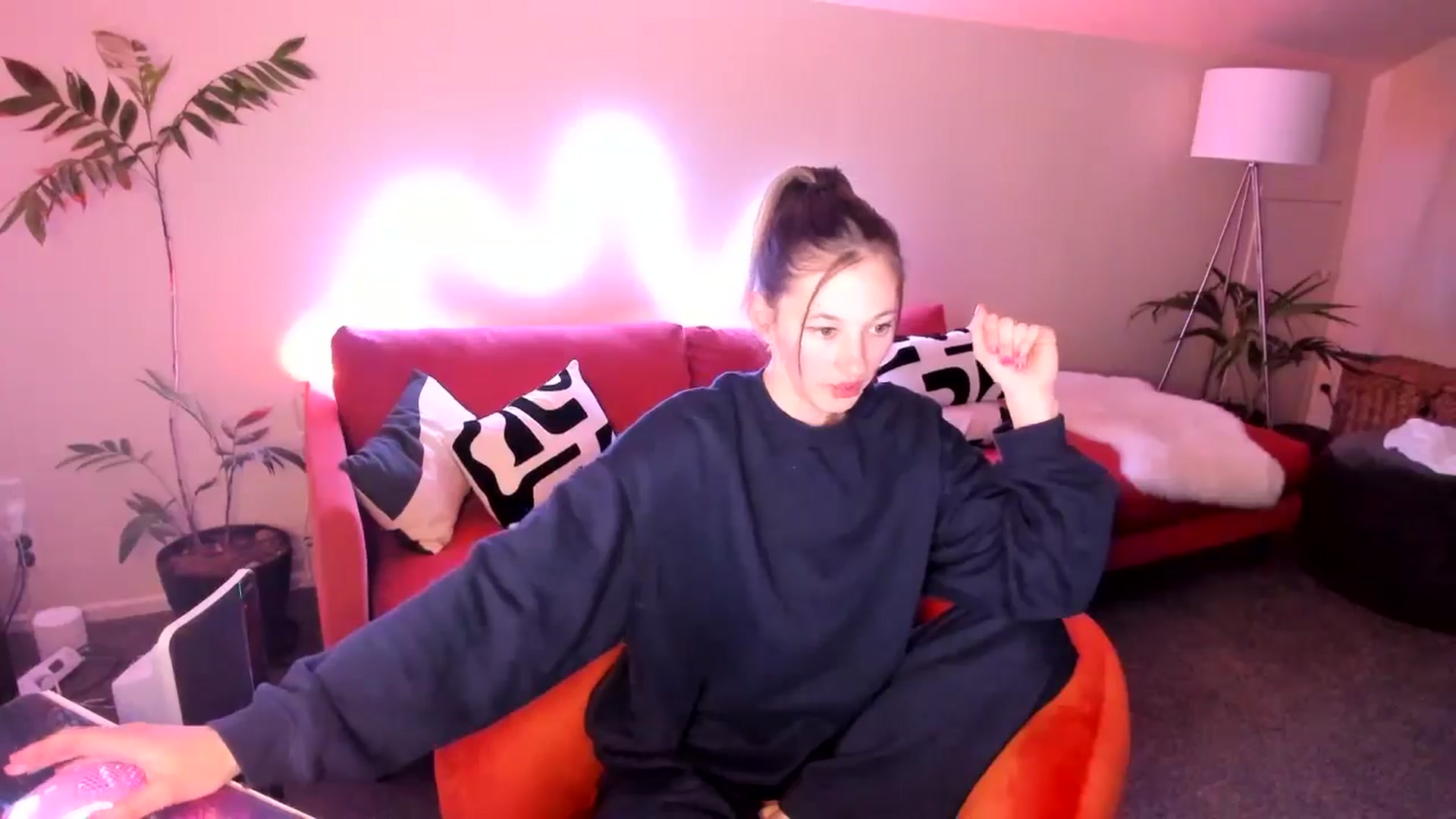 Gallery image thumbnail from Alice_NZ's myfreecams stream on, 09/07/2024, 06:48 image 11 of 20