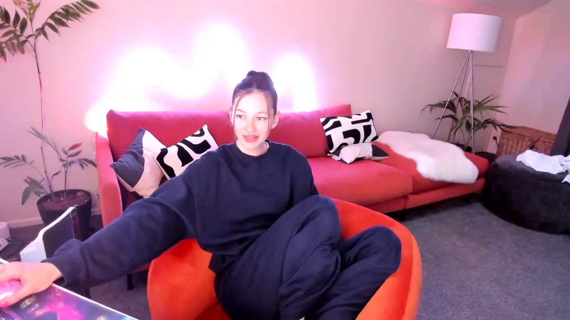 Gallery image thumbnail from Alice_NZ's myfreecams stream on, 09/07/2024, 06:48 image 6 of 20