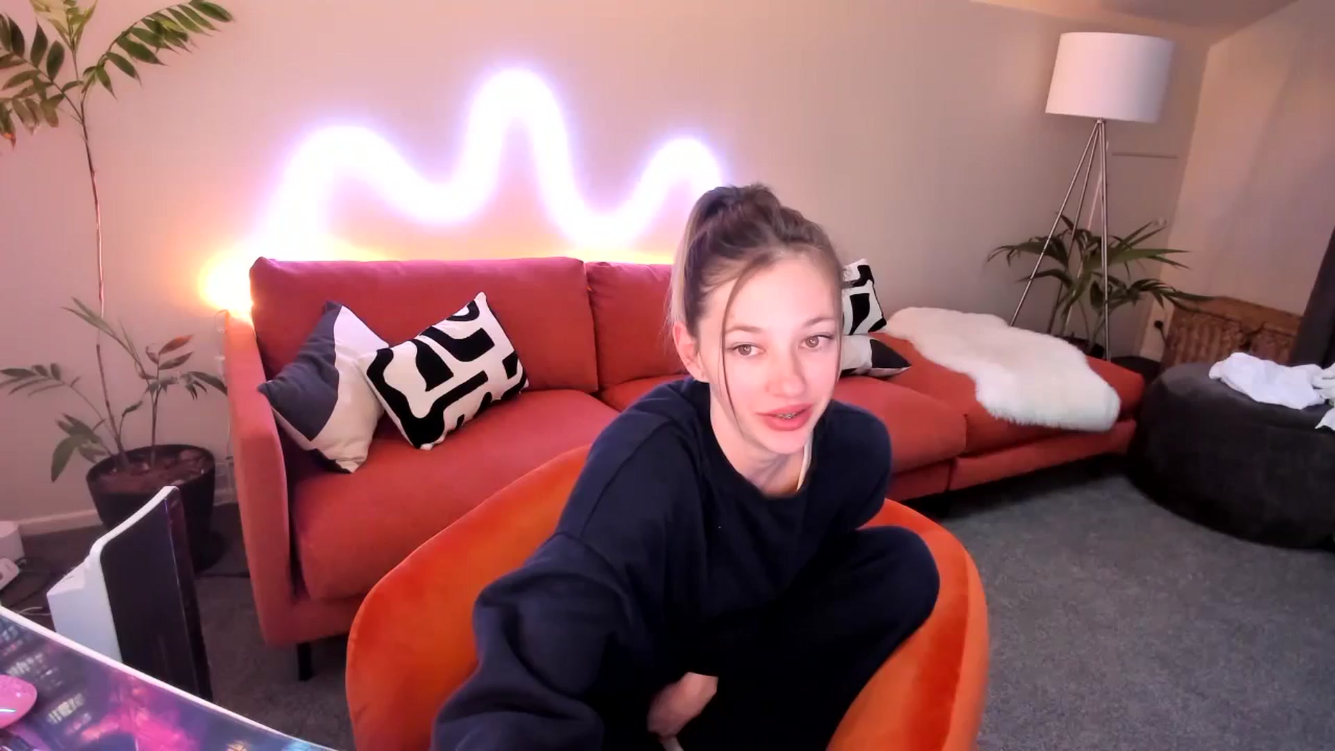 Gallery image thumbnail from Alice_NZ's myfreecams stream on, 09/07/2024, 06:48 image 1 of 20