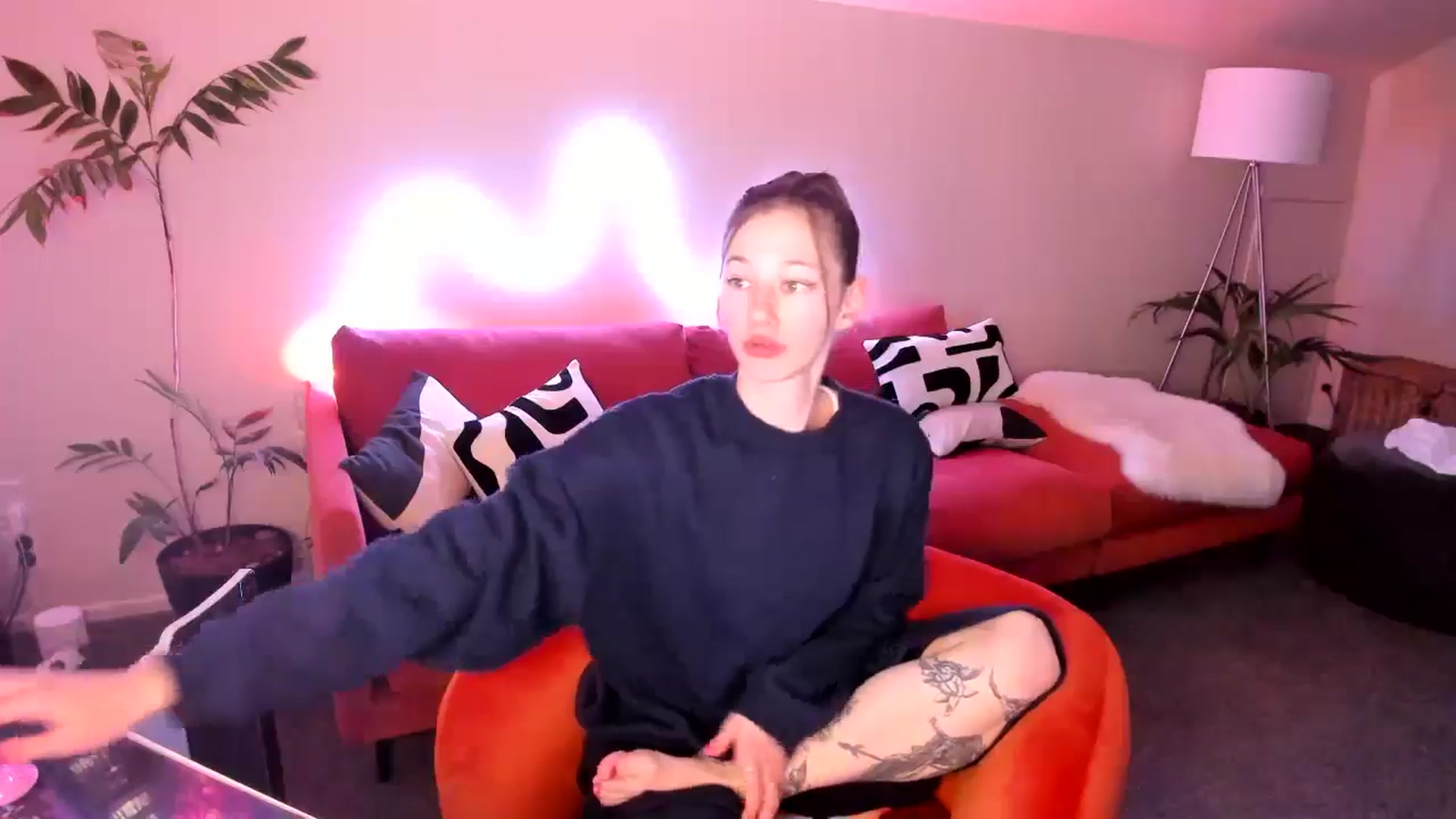 Gallery image thumbnail from Alice_NZ's myfreecams stream on, 09/07/2024, 06:48 image 10 of 20