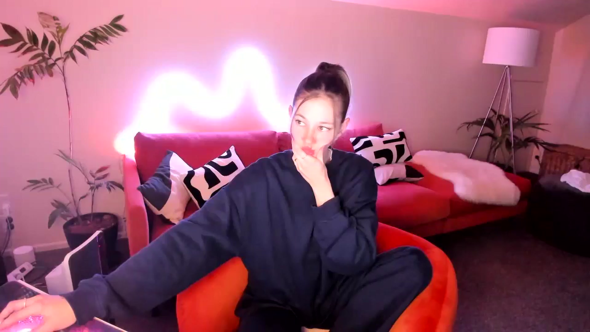 Gallery image thumbnail from Alice_NZ's myfreecams stream on, 09/07/2024, 06:48 image 19 of 20