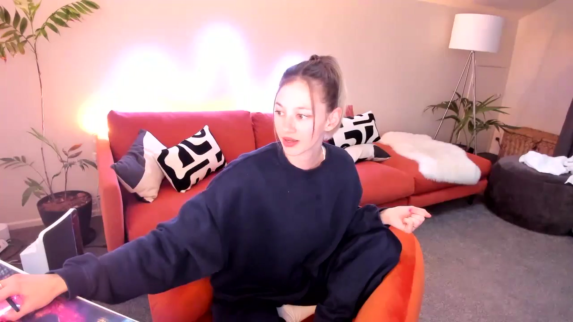 Gallery image thumbnail from Alice_NZ's myfreecams stream on, 09/07/2024, 06:48 image 4 of 20