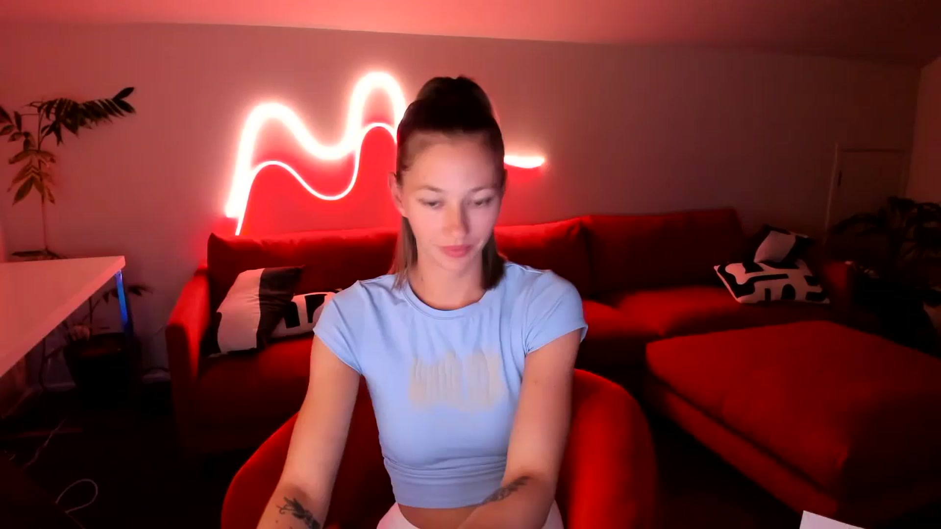Gallery image thumbnail from Alice_NZ's myfreecams stream on, 11/11/2024, 09:08 image 1 of 20