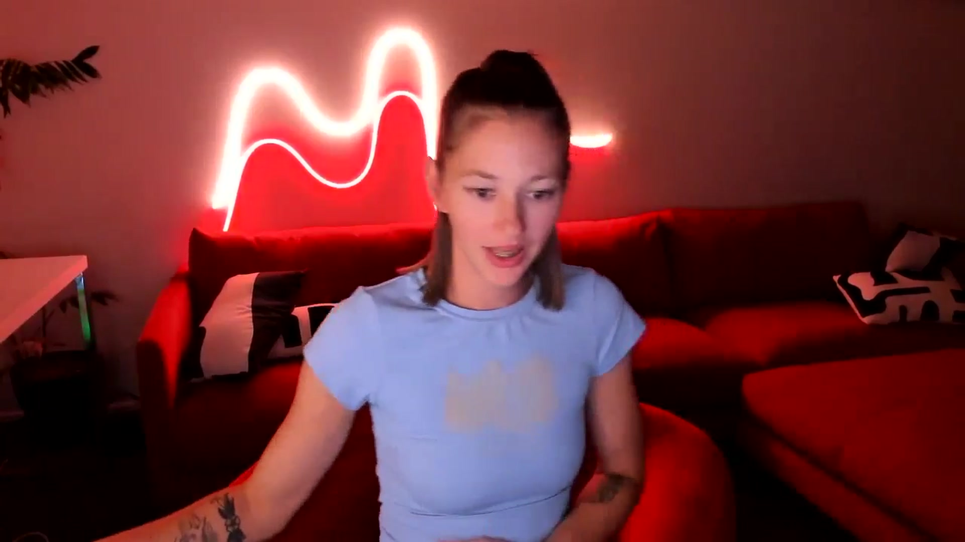 Gallery image thumbnail from Alice_NZ's myfreecams stream on, 11/11/2024, 09:27 image 4 of 20