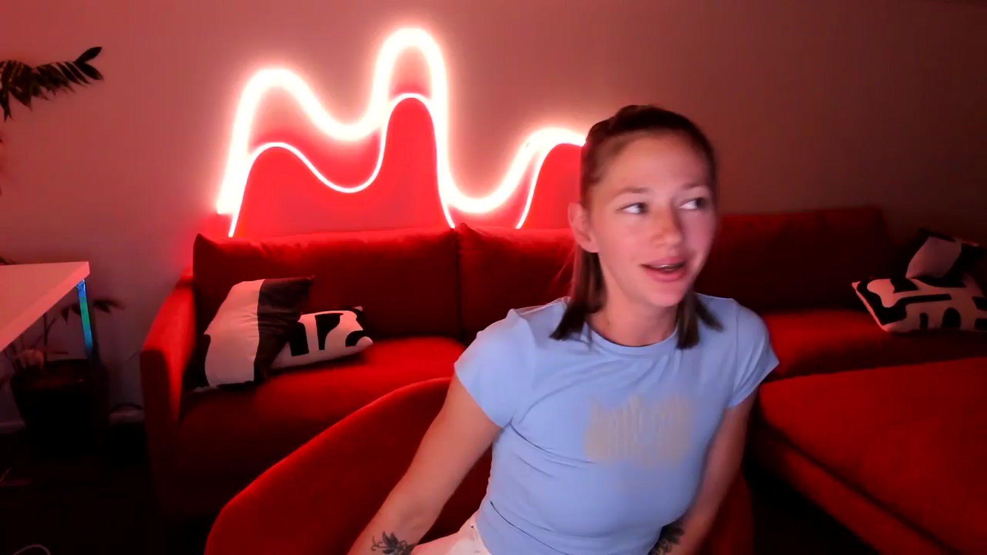 Gallery image thumbnail from Alice_NZ's myfreecams stream on, 11/11/2024, 09:27 image 1 of 20