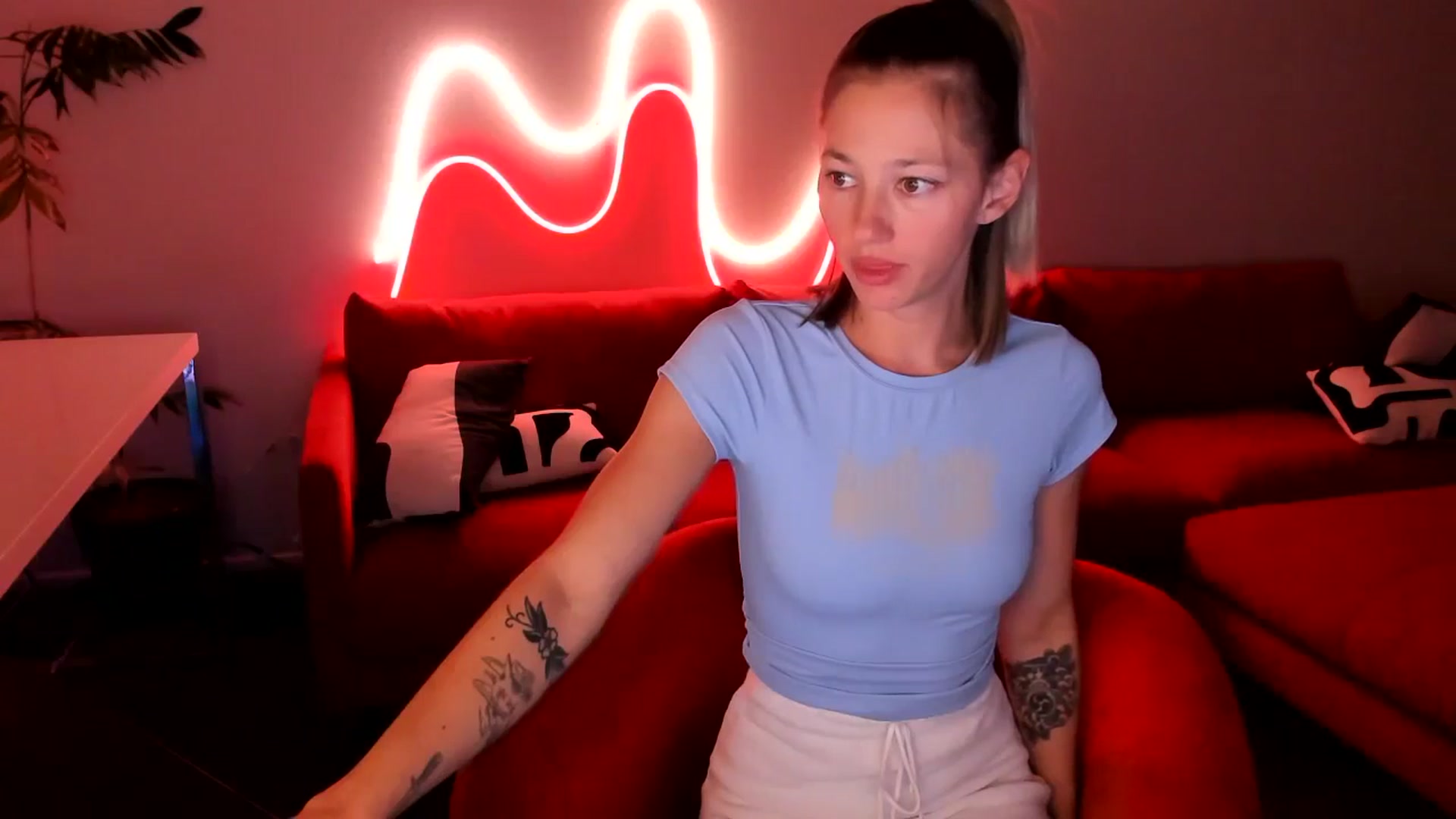 Gallery image thumbnail from Alice_NZ's myfreecams stream on, 11/11/2024, 09:27 image 19 of 20