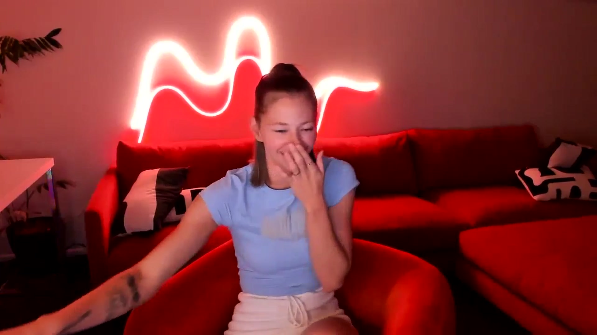 Gallery image thumbnail from Alice_NZ's myfreecams stream on, 11/11/2024, 09:27 image 2 of 20