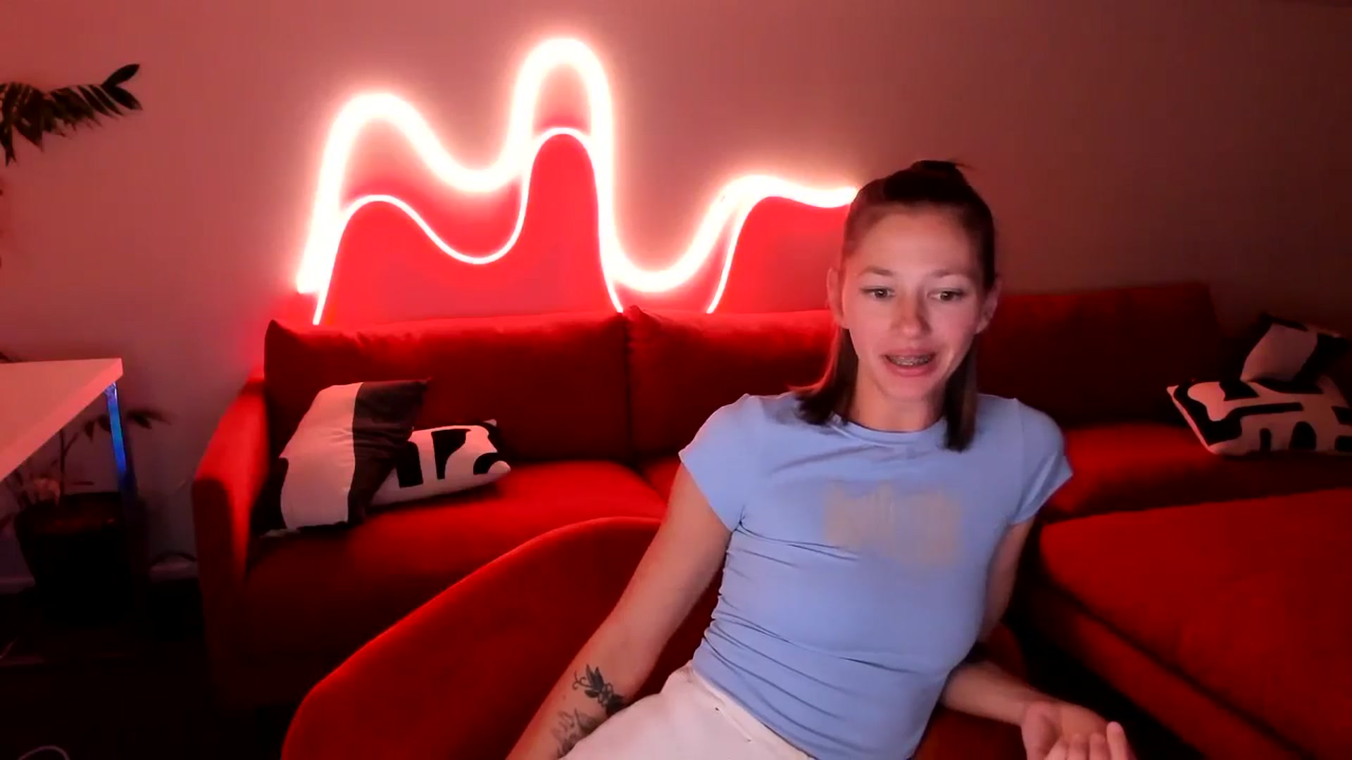 Gallery image thumbnail from Alice_NZ's myfreecams stream on, 11/11/2024, 09:27 image 3 of 20