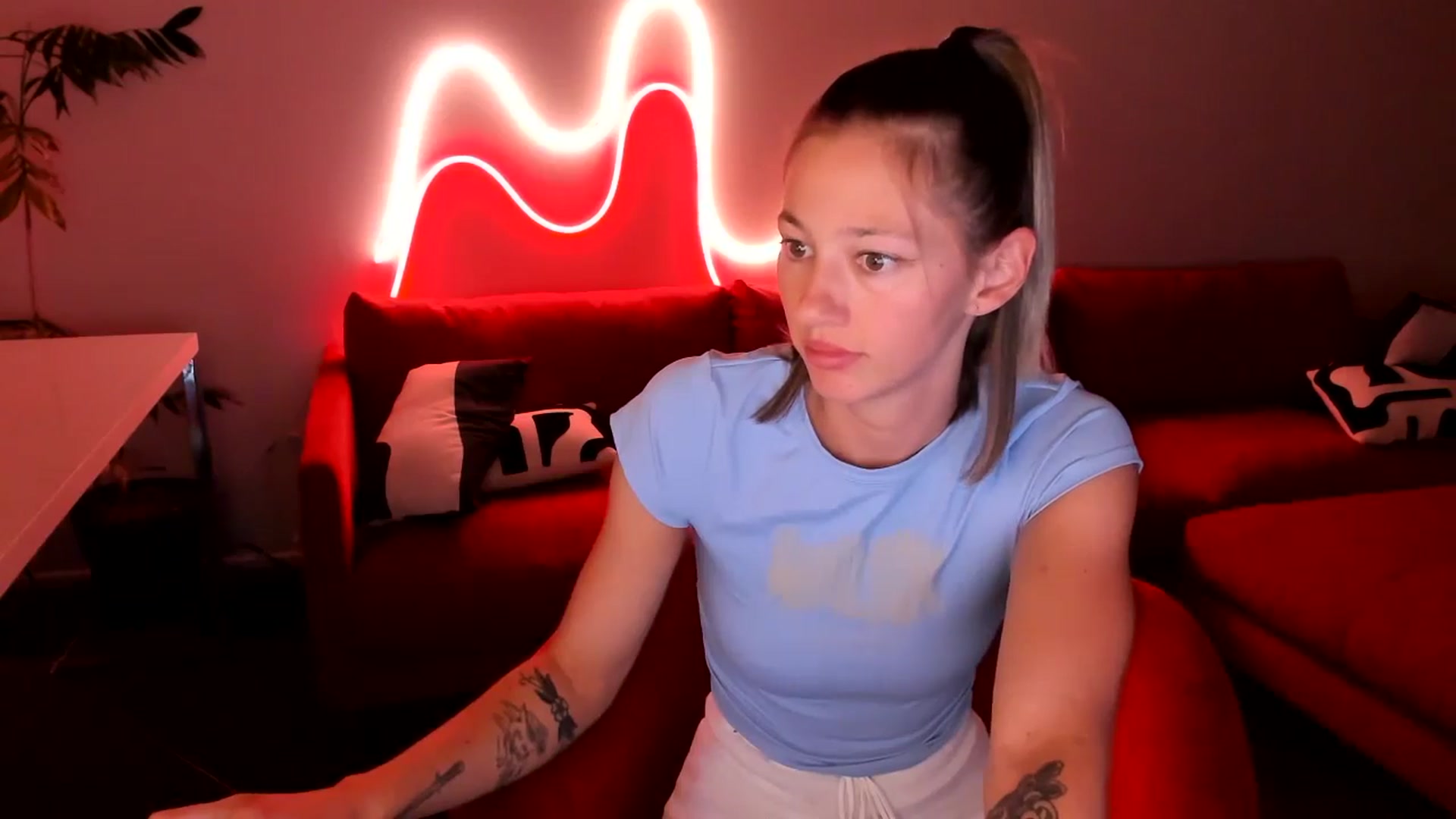 Gallery image thumbnail from Alice_NZ's myfreecams stream on, 11/11/2024, 09:27 image 15 of 20