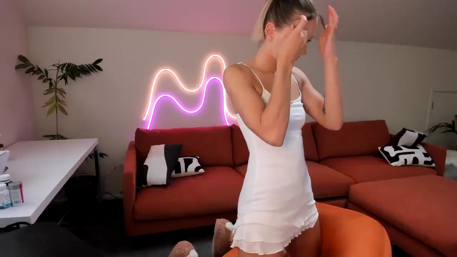 Gallery image thumbnail from Alice_NZ's myfreecams stream on, 11/15/2024, 02:21 image 2 of 20
