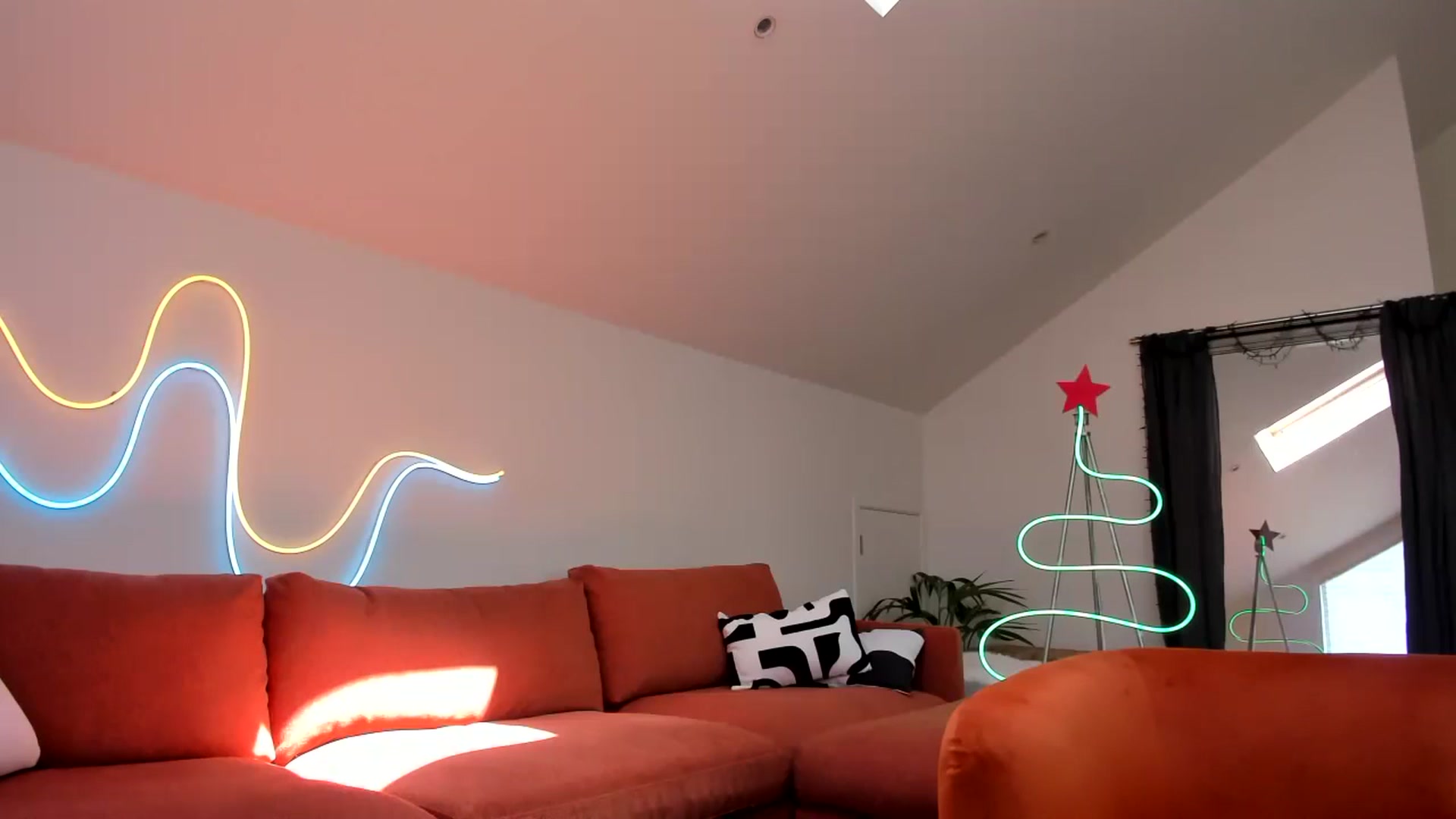 Gallery image thumbnail from Alice_NZ's myfreecams stream on, 11/27/2024, 03:00 image 8 of 20