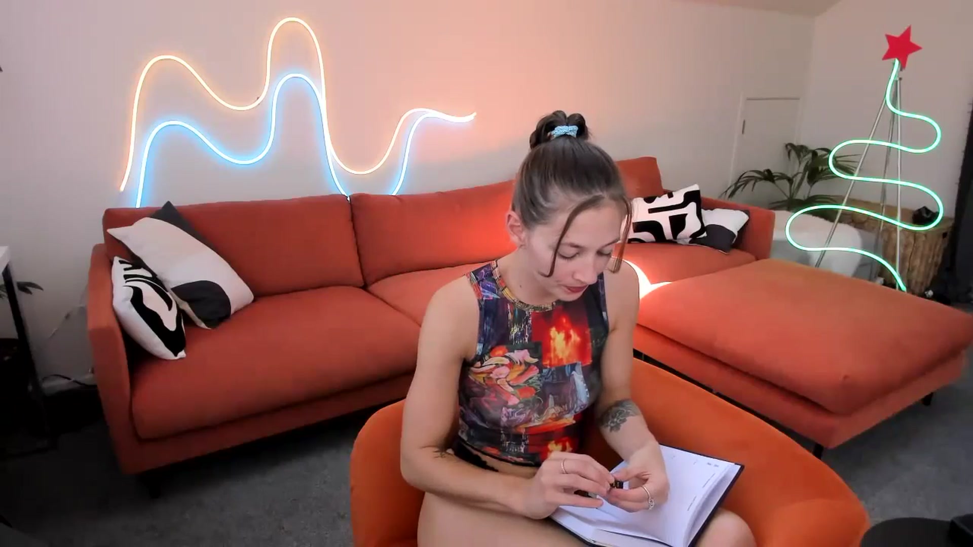 Gallery image thumbnail from Alice_NZ's myfreecams stream on, 11/29/2024, 02:53 image 5 of 20