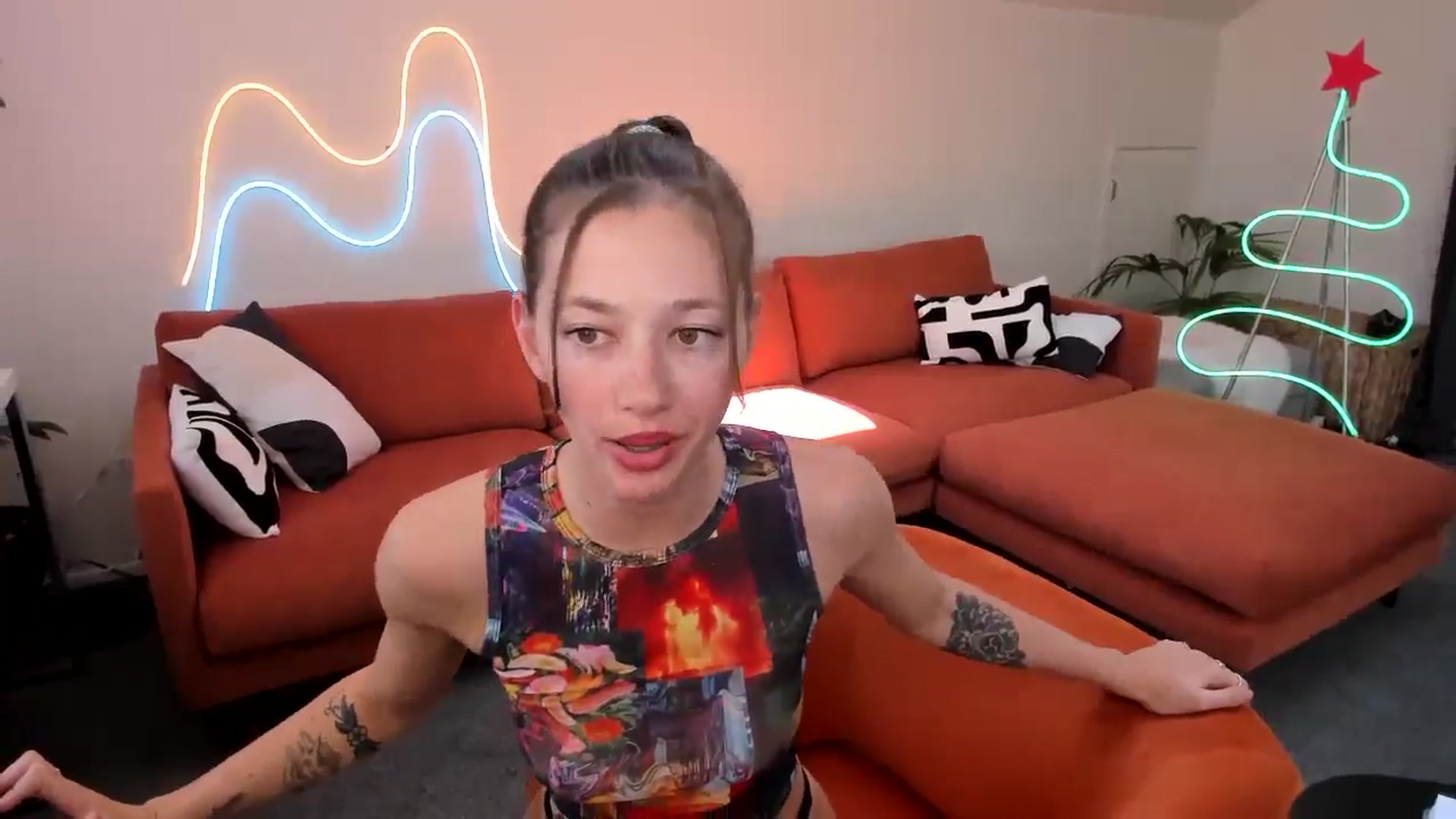 Gallery image thumbnail from Alice_NZ's myfreecams stream on, 11/29/2024, 02:53 image 9 of 20
