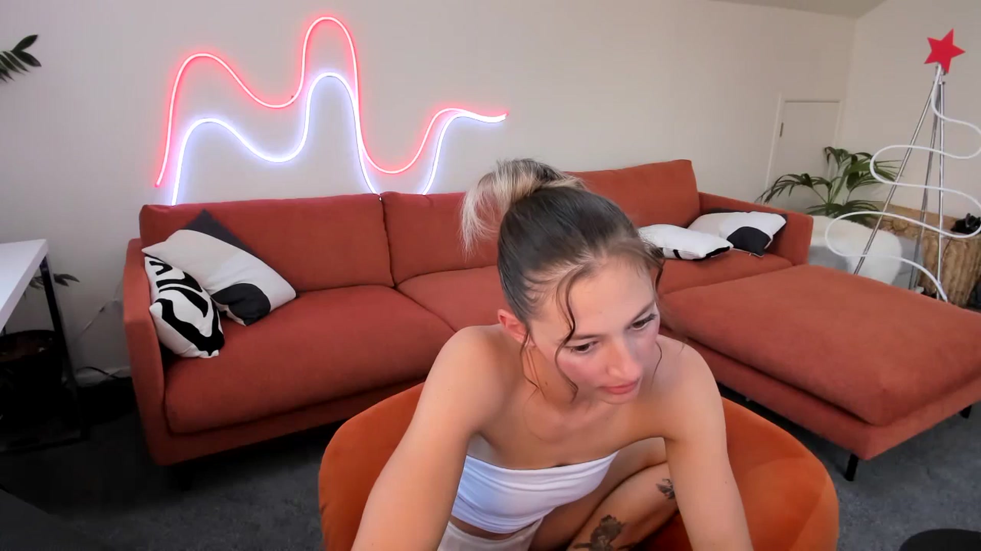 Gallery image thumbnail from Alice_NZ's myfreecams stream on, 12/02/2024, 04:59 image 13 of 20