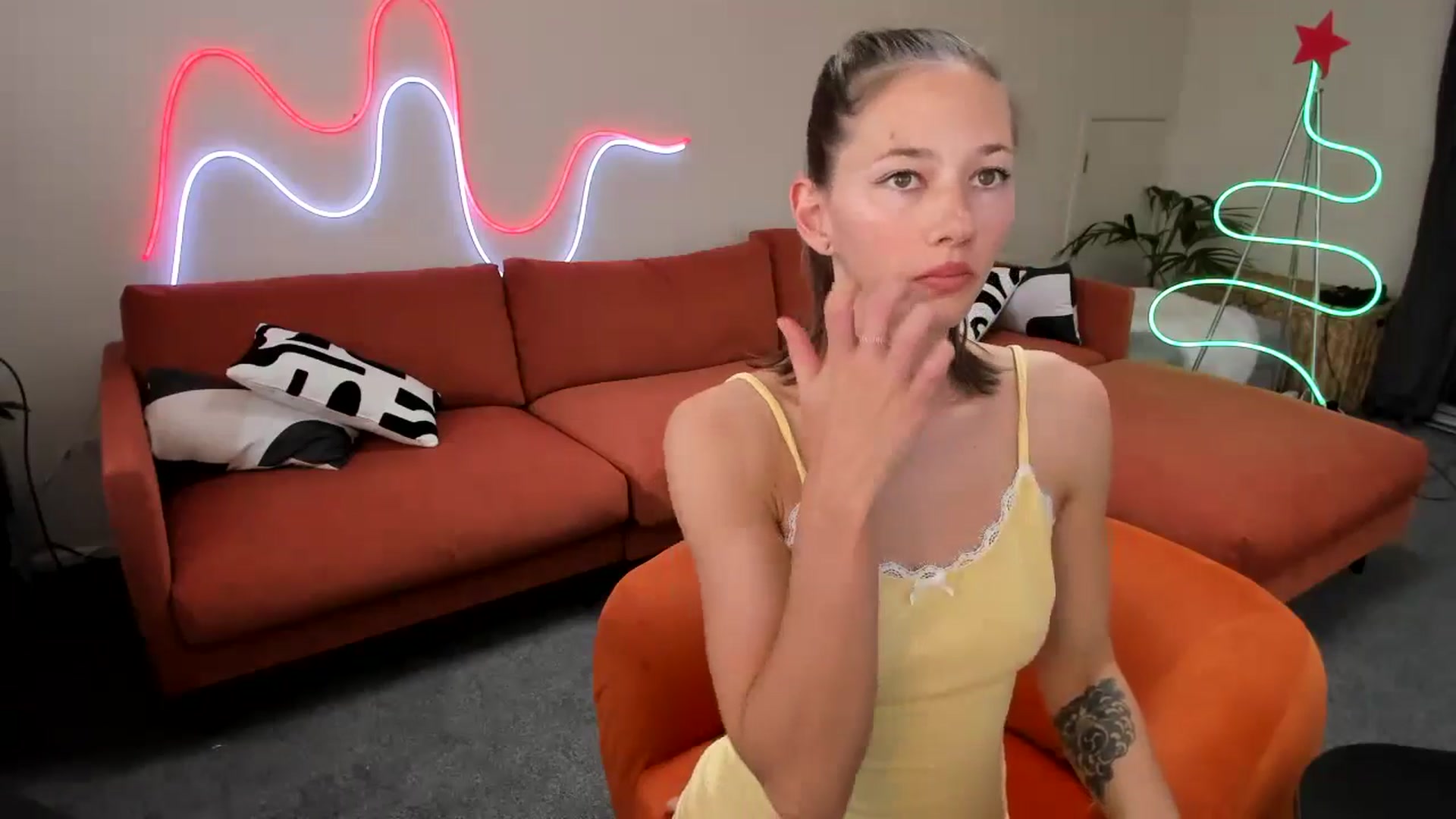 Gallery image thumbnail from Alice_NZ's myfreecams stream on, 12/12/2024, 05:09 image 7 of 20