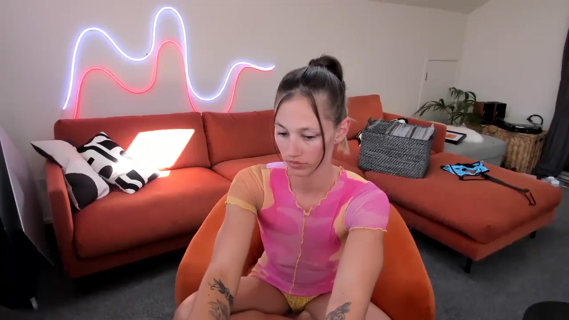 Gallery image thumbnail from Alice_NZ's myfreecams stream on, 01/13/2025, 03:34 image 4 of 20