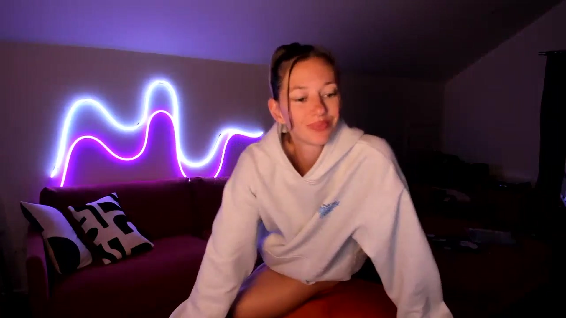 Gallery image thumbnail from Alice_NZ's myfreecams stream on, 01/20/2025, 08:42 image 14 of 20