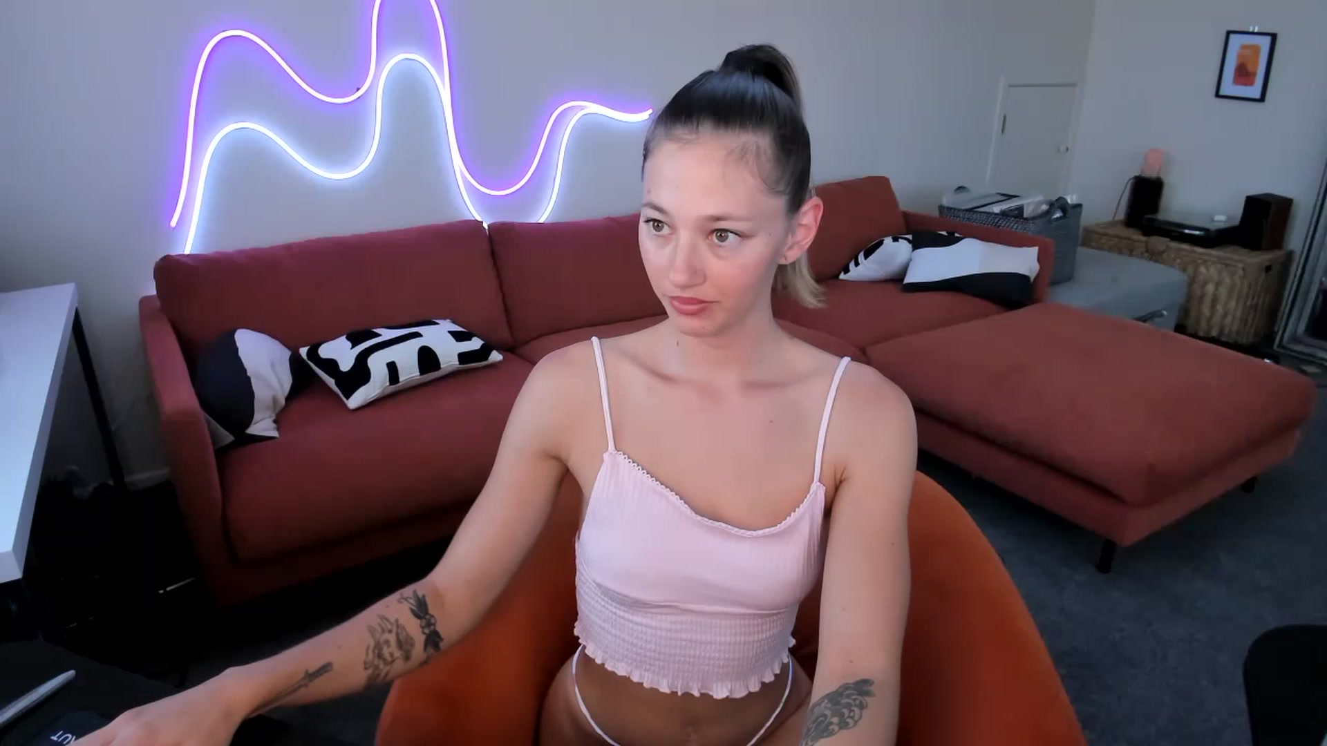 Gallery image thumbnail from Alice_NZ's myfreecams stream on, 02/27/2025, 05:49 image 7 of 20