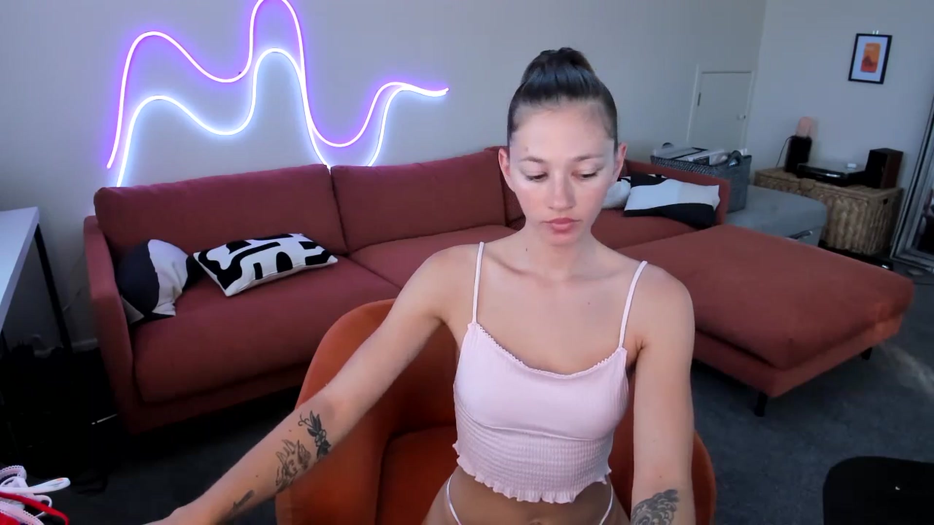 Gallery image thumbnail from Alice_NZ's myfreecams stream on, 02/27/2025, 05:49 image 13 of 20