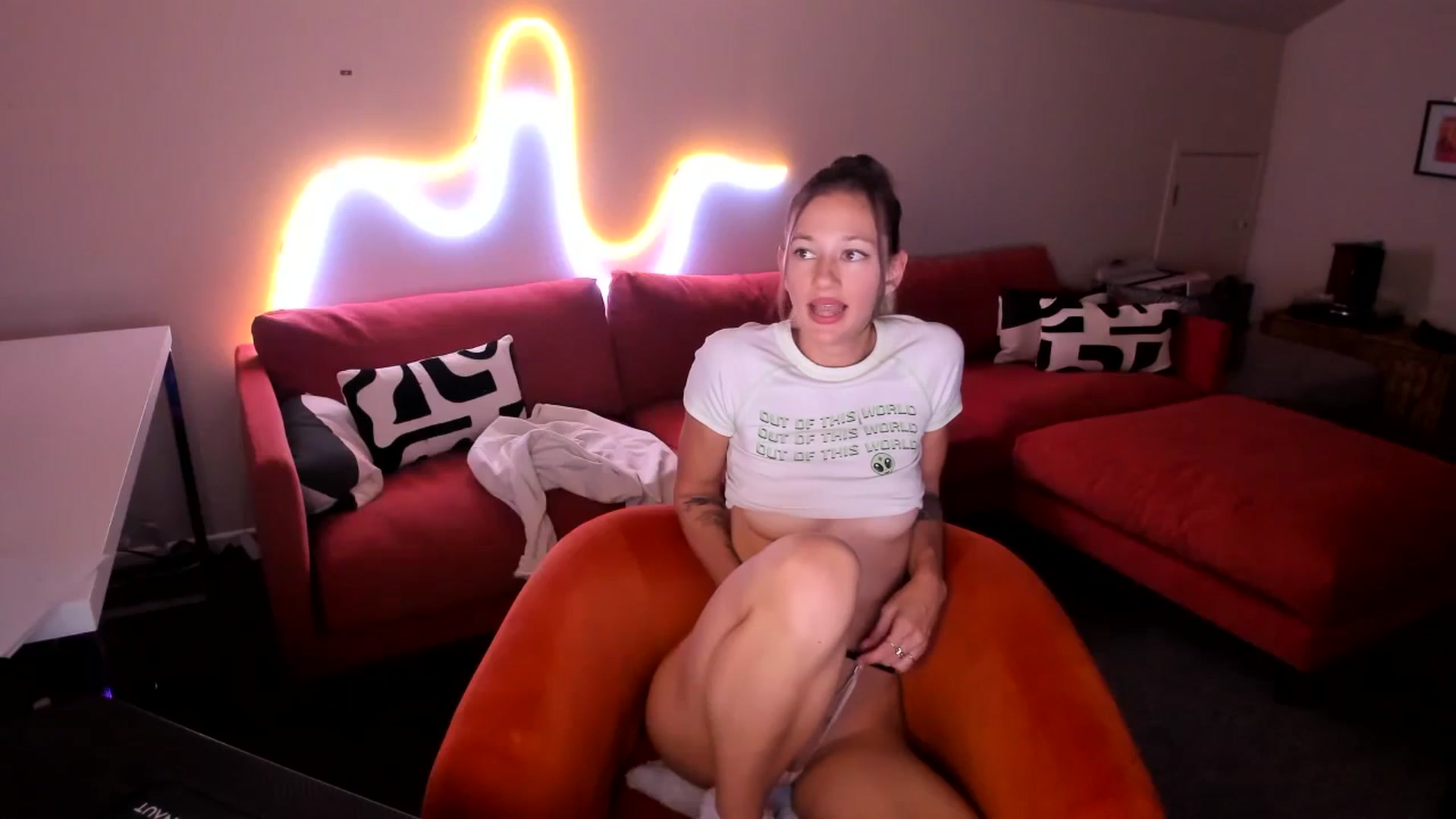 Gallery image thumbnail from Alice_NZ's myfreecams stream on, 04/03/2025, 07:31 image 12 of 20