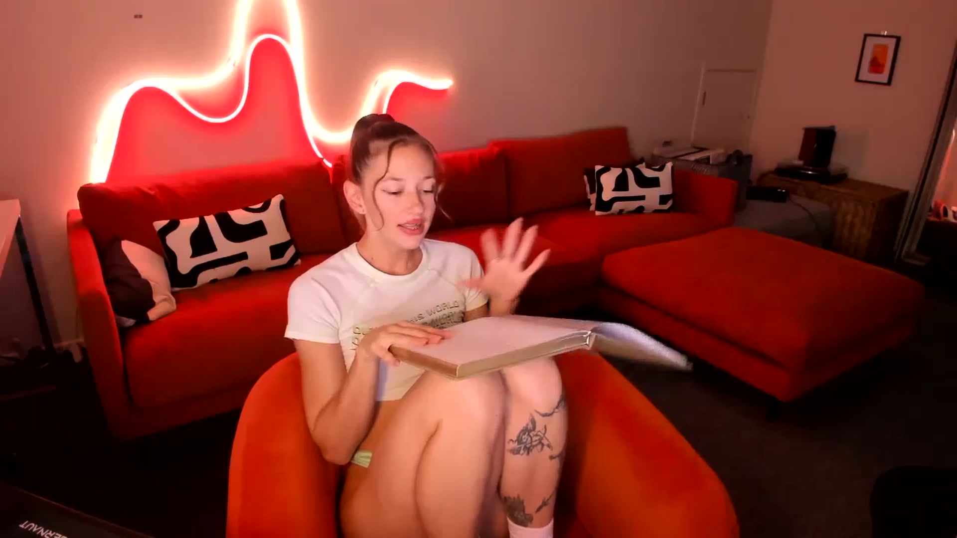 Gallery image thumbnail from Alice_NZ's myfreecams stream on, 04/11/2025, 06:31 image 14 of 20