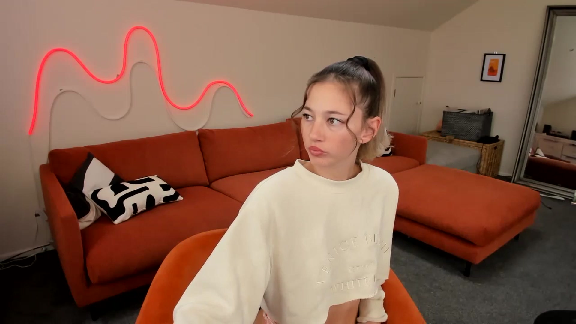 Gallery image thumbnail from Alice_NZ's myfreecams stream on, 04/25/2025, 02:32 image 5 of 20