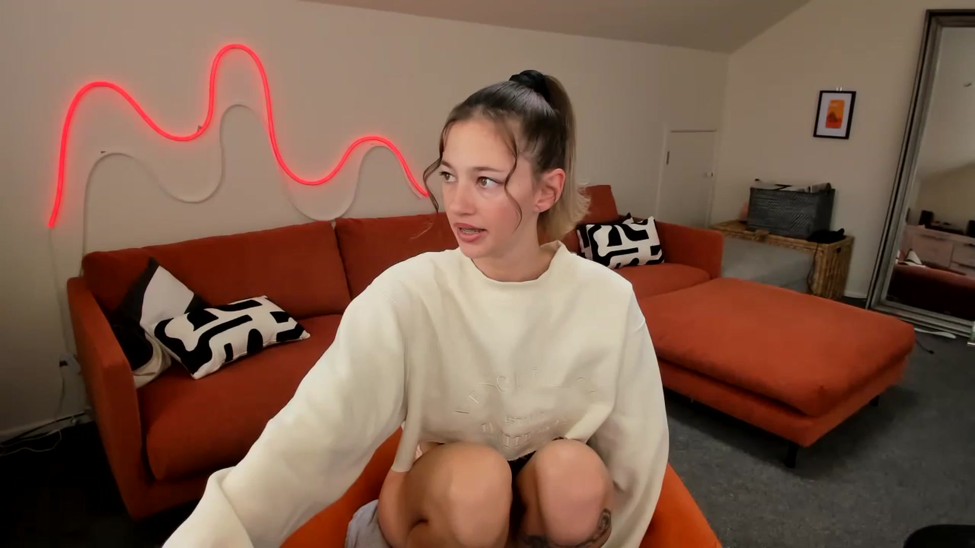 Gallery image thumbnail from Alice_NZ's myfreecams stream on, 04/25/2025, 02:32 image 1 of 20