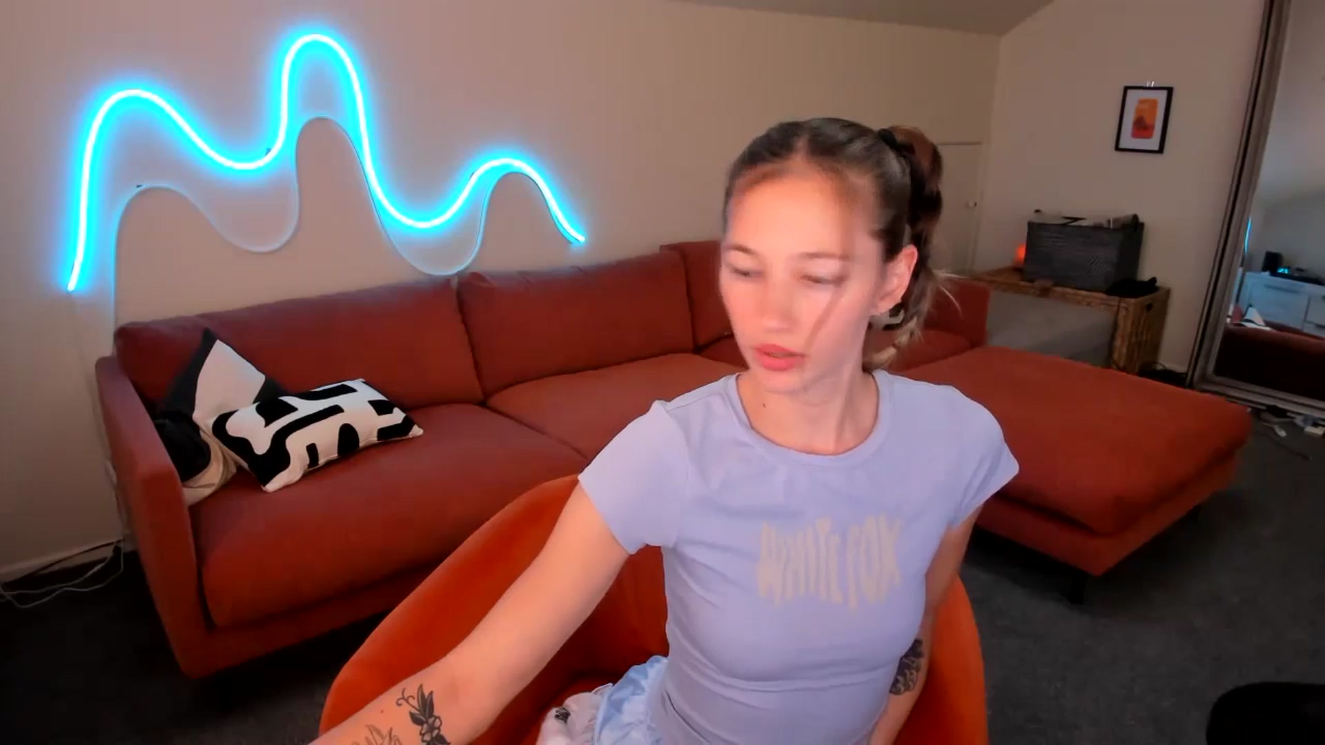Gallery image thumbnail from Alice_NZ's myfreecams stream on, 04/26/2025, 06:42 image 10 of 20
