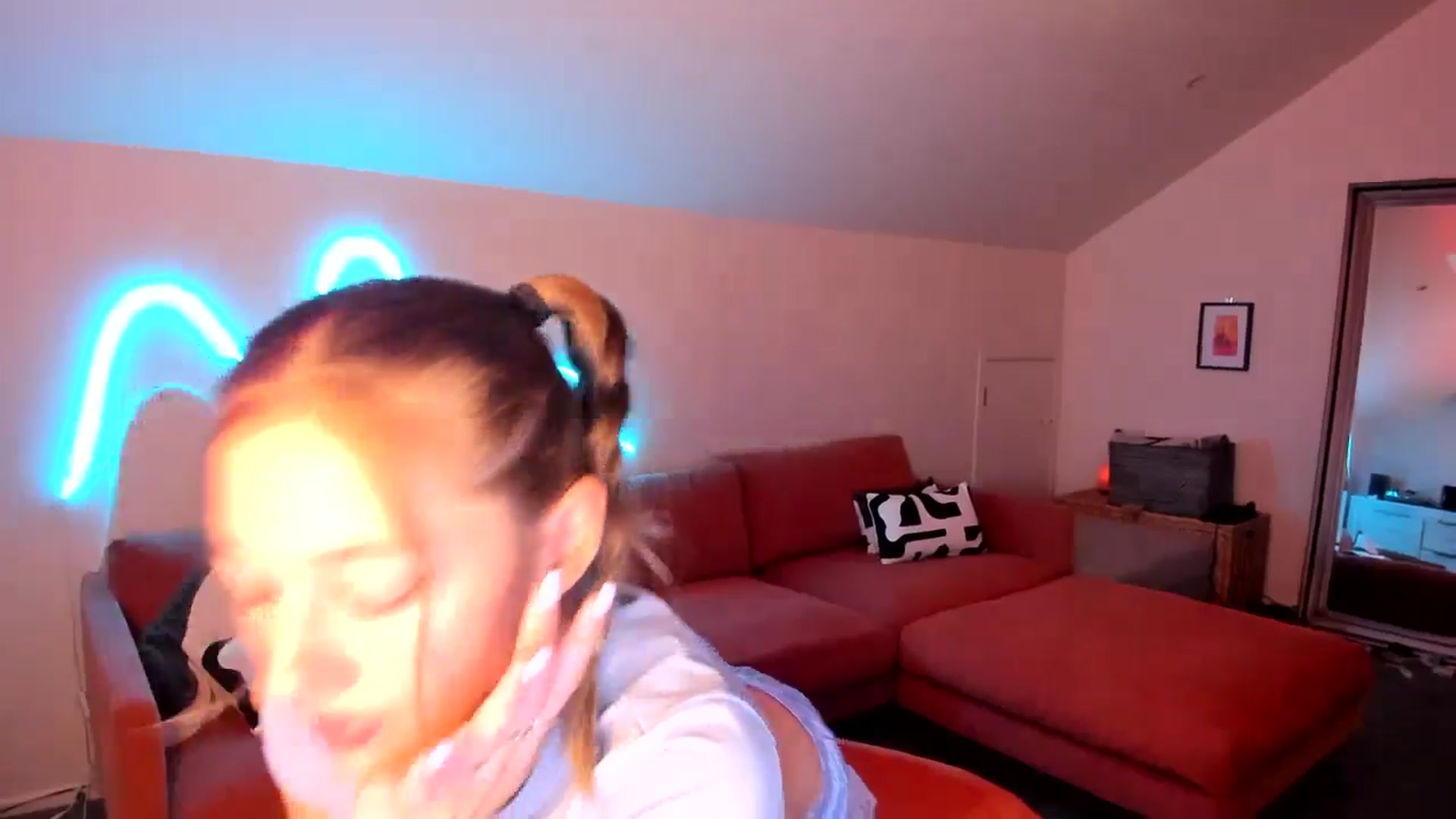 Gallery image thumbnail from Alice_NZ's myfreecams stream on, 04/26/2025, 06:42 image 14 of 20