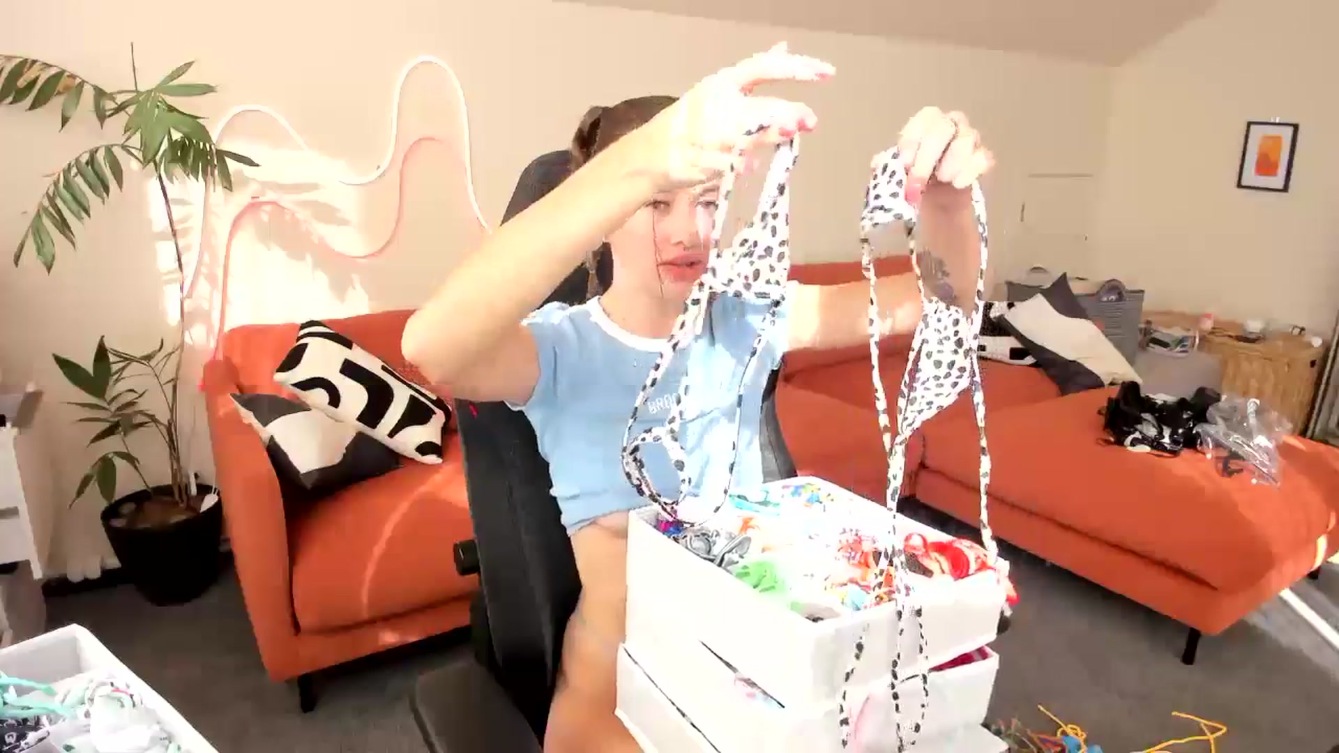 Gallery image thumbnail from Alice_NZ's myfreecams stream on, 06/08/2025, 24:03 image 16 of 20