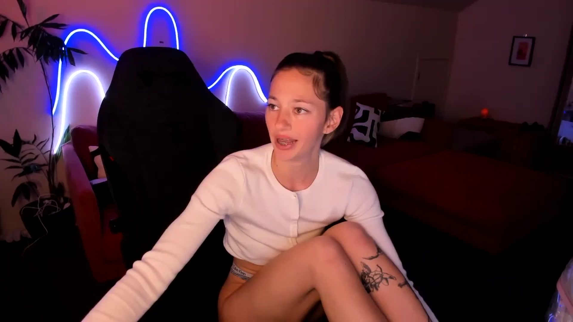 Gallery image thumbnail from Alice_NZ's myfreecams stream on, 07/01/2025, 05:32 image 16 of 20