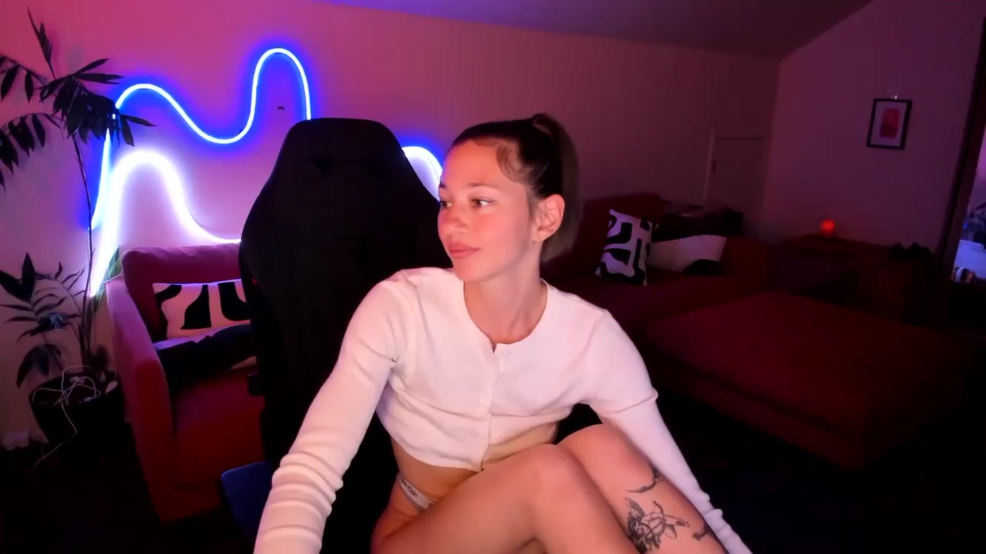 Gallery image thumbnail from Alice_NZ's myfreecams stream on, 07/01/2025, 05:32 image 20 of 20