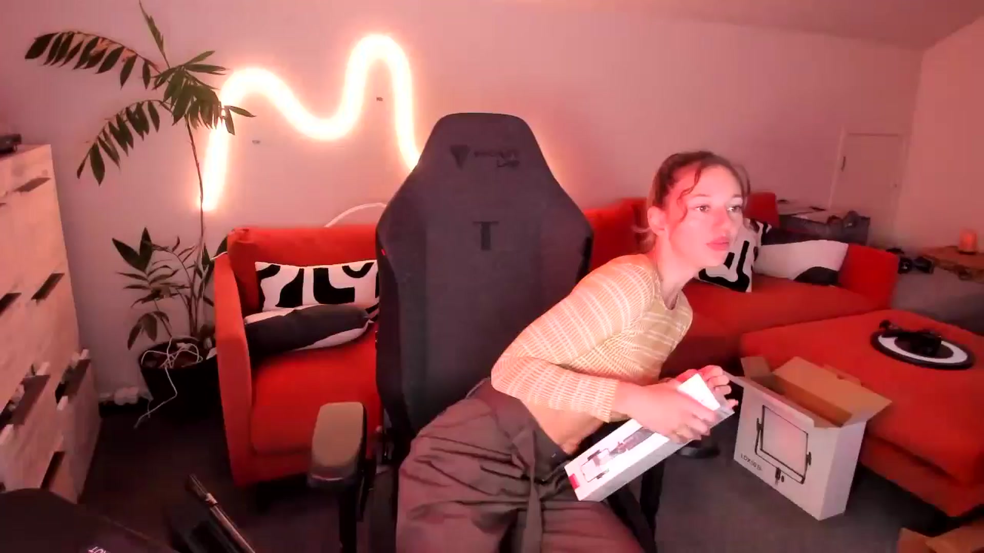 Gallery image thumbnail from Alice_NZ's myfreecams stream on, 07/02/2025, 06:45 image 1 of 20