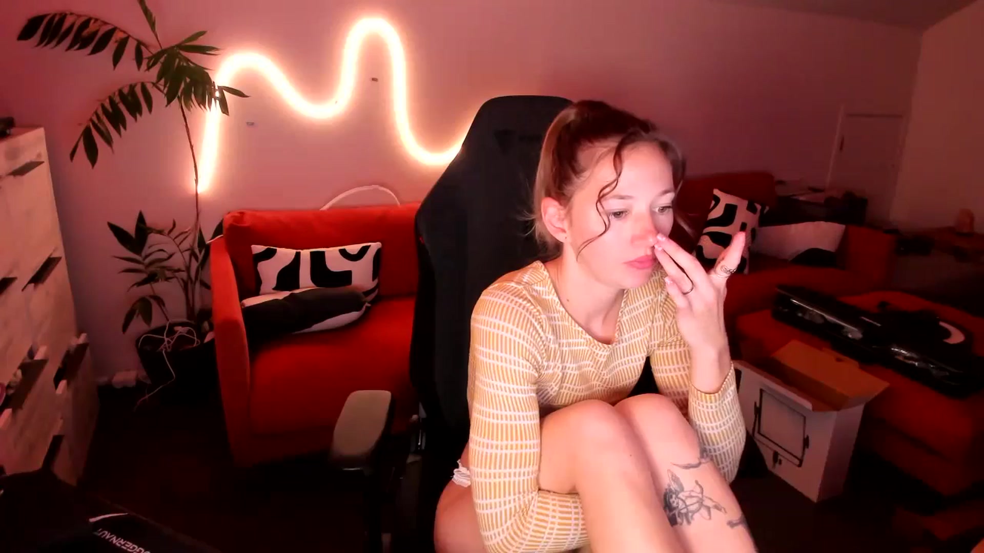 Gallery image thumbnail from Alice_NZ's myfreecams stream on, 07/02/2025, 06:45 image 19 of 20