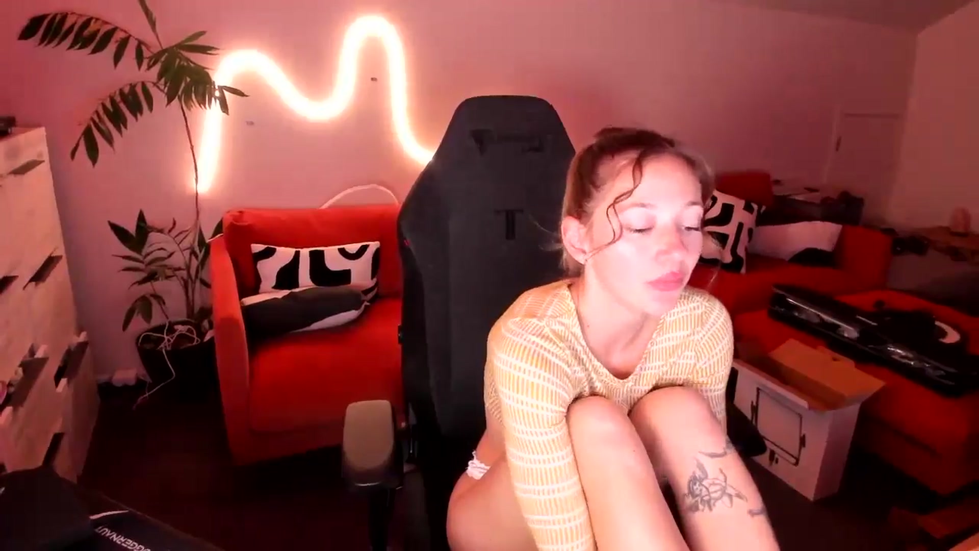 Gallery image thumbnail from Alice_NZ's myfreecams stream on, 07/02/2025, 06:45 image 20 of 20