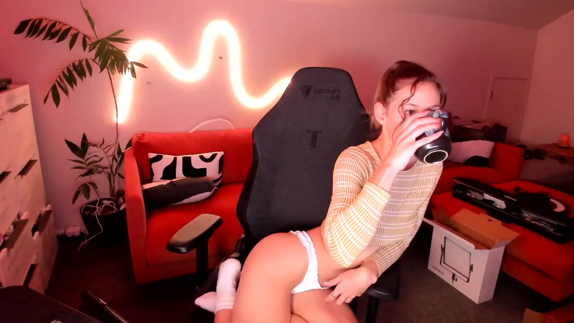 Gallery image thumbnail from Alice_NZ's myfreecams stream on, 07/02/2025, 06:45 image 7 of 20