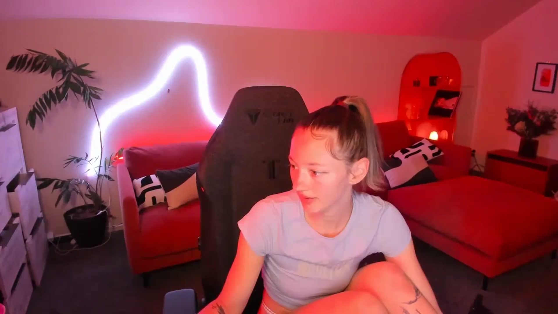 Gallery image thumbnail from Alice_NZ's myfreecams stream on, 07/21/2025, 06:52 image 7 of 20