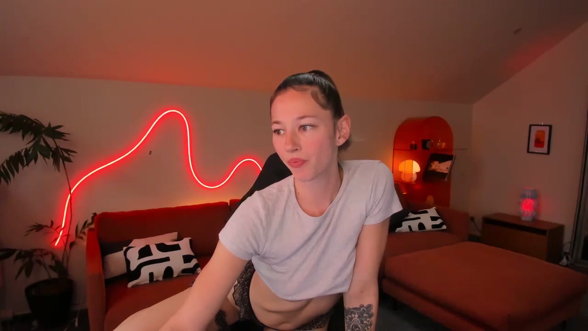Gallery image thumbnail from Alice_NZ's myfreecams stream on, 07/29/2025, 05:06 image 7 of 20