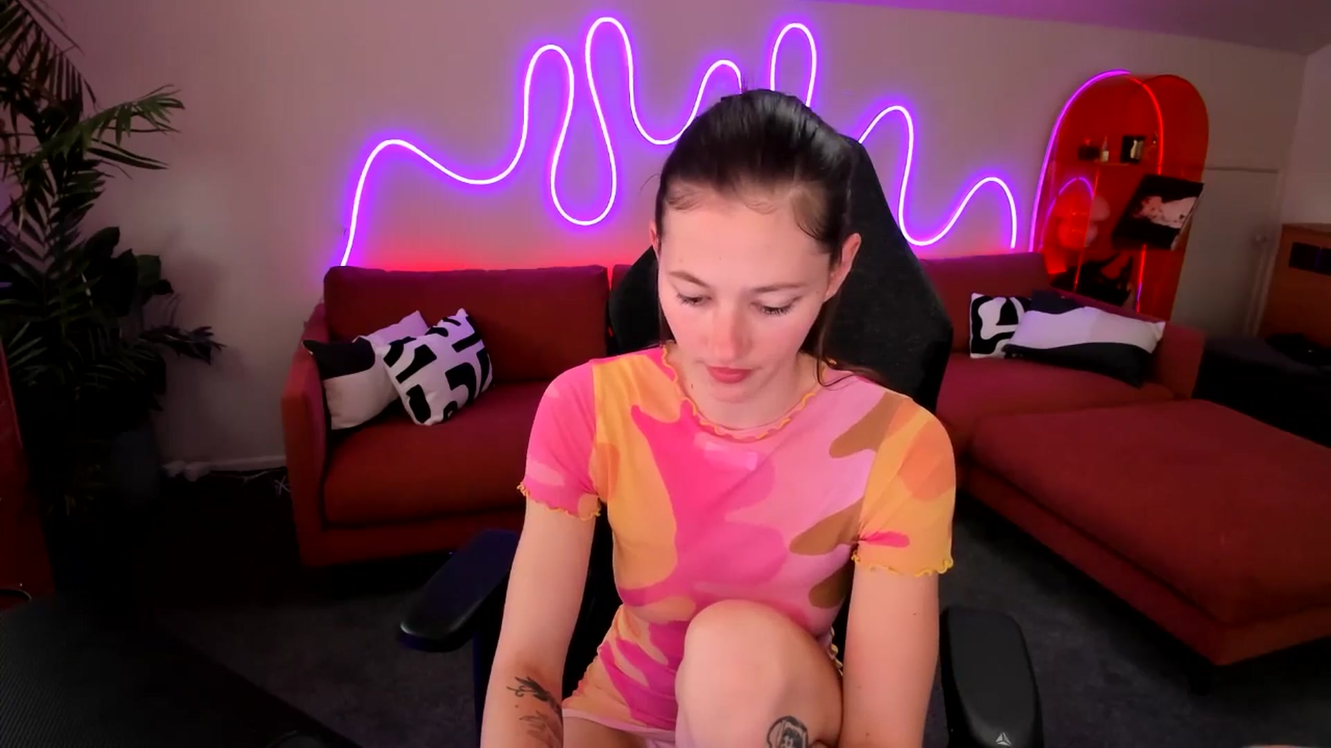 Gallery image thumbnail from Alice_NZ's myfreecams stream on, 09/08/2025, 07:06 image 5 of 20