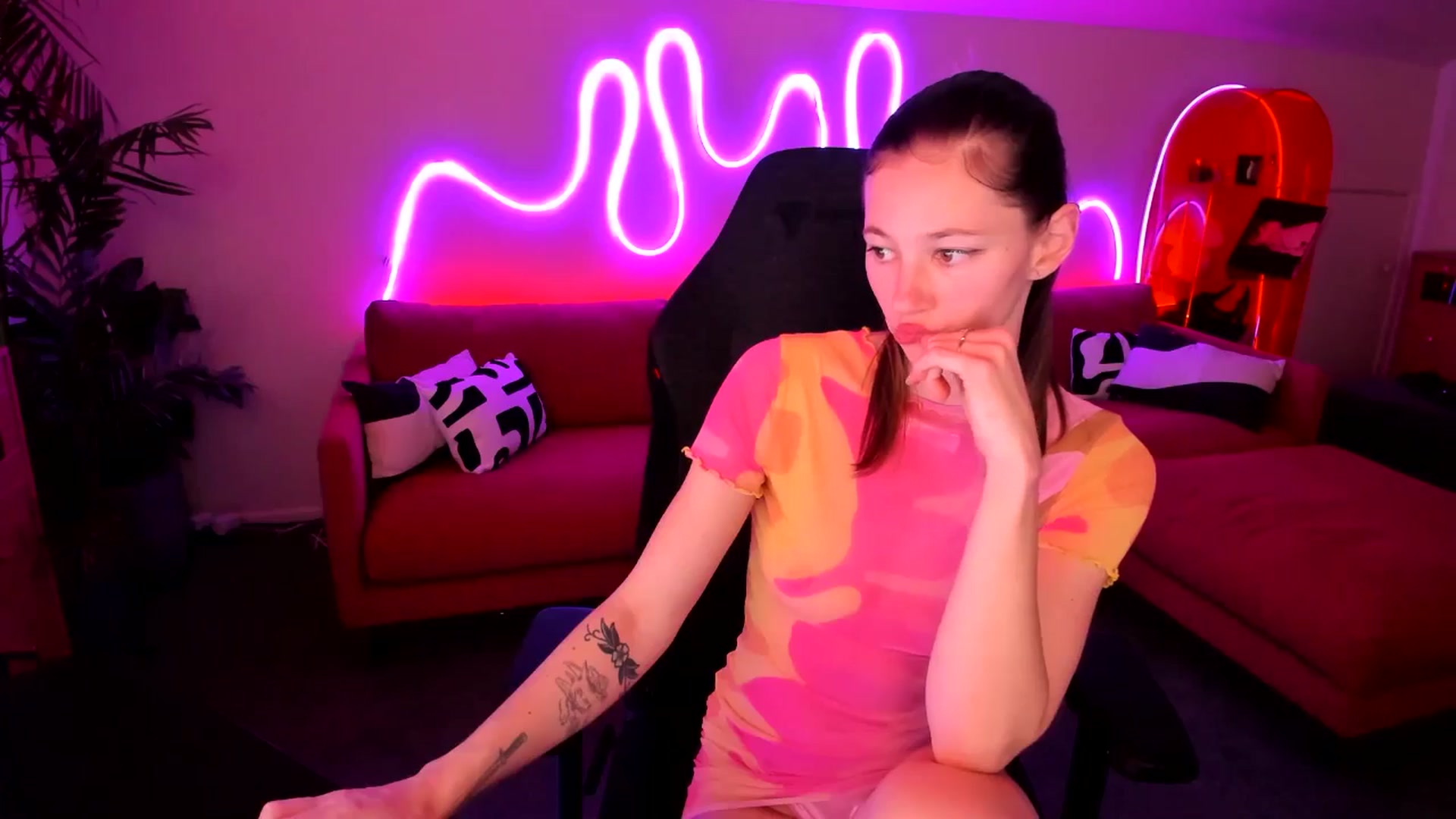 Gallery image thumbnail from Alice_NZ's myfreecams stream on, 09/08/2025, 07:06 image 12 of 20